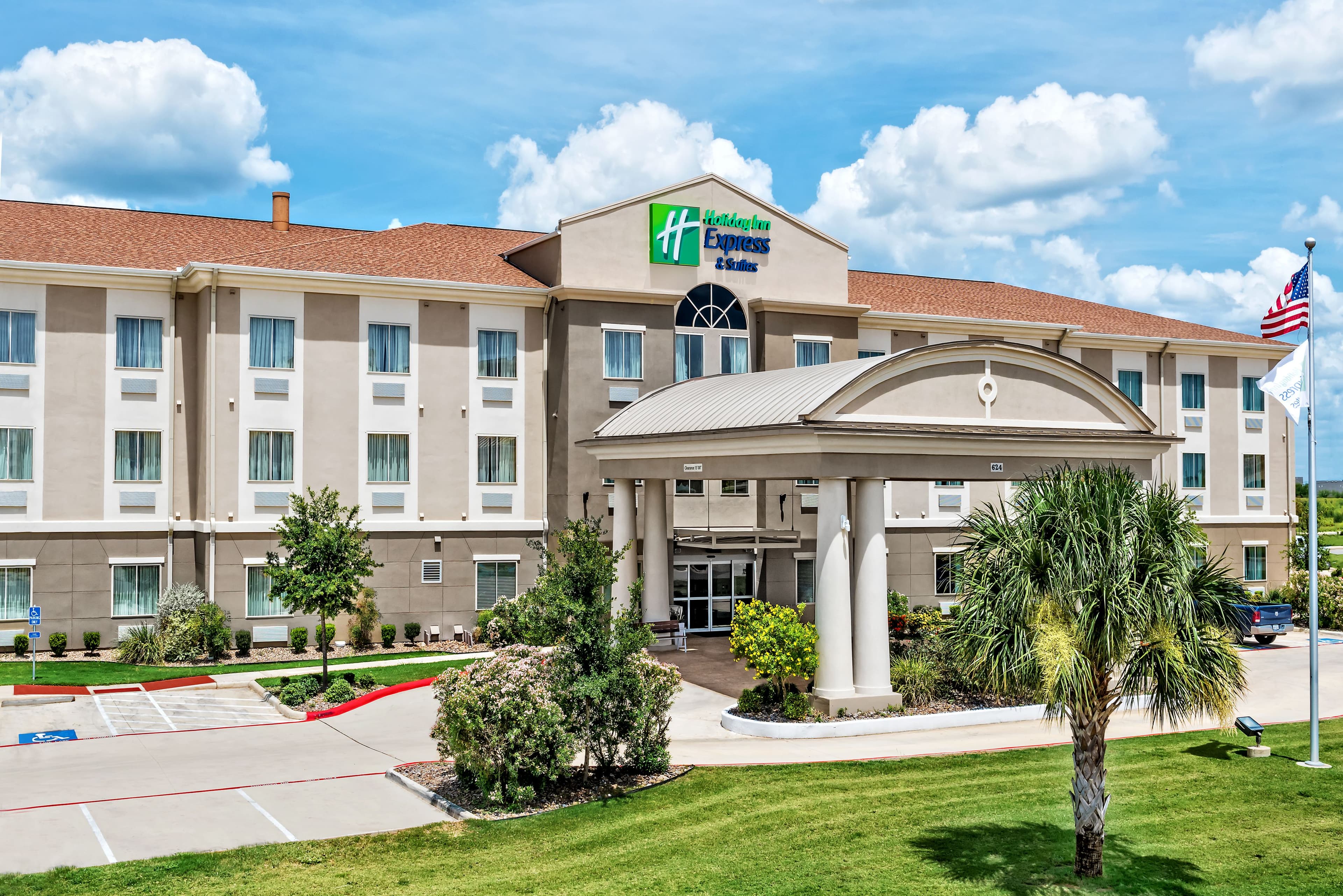 Holiday Inn Express & Suites Cotulla - Image 1