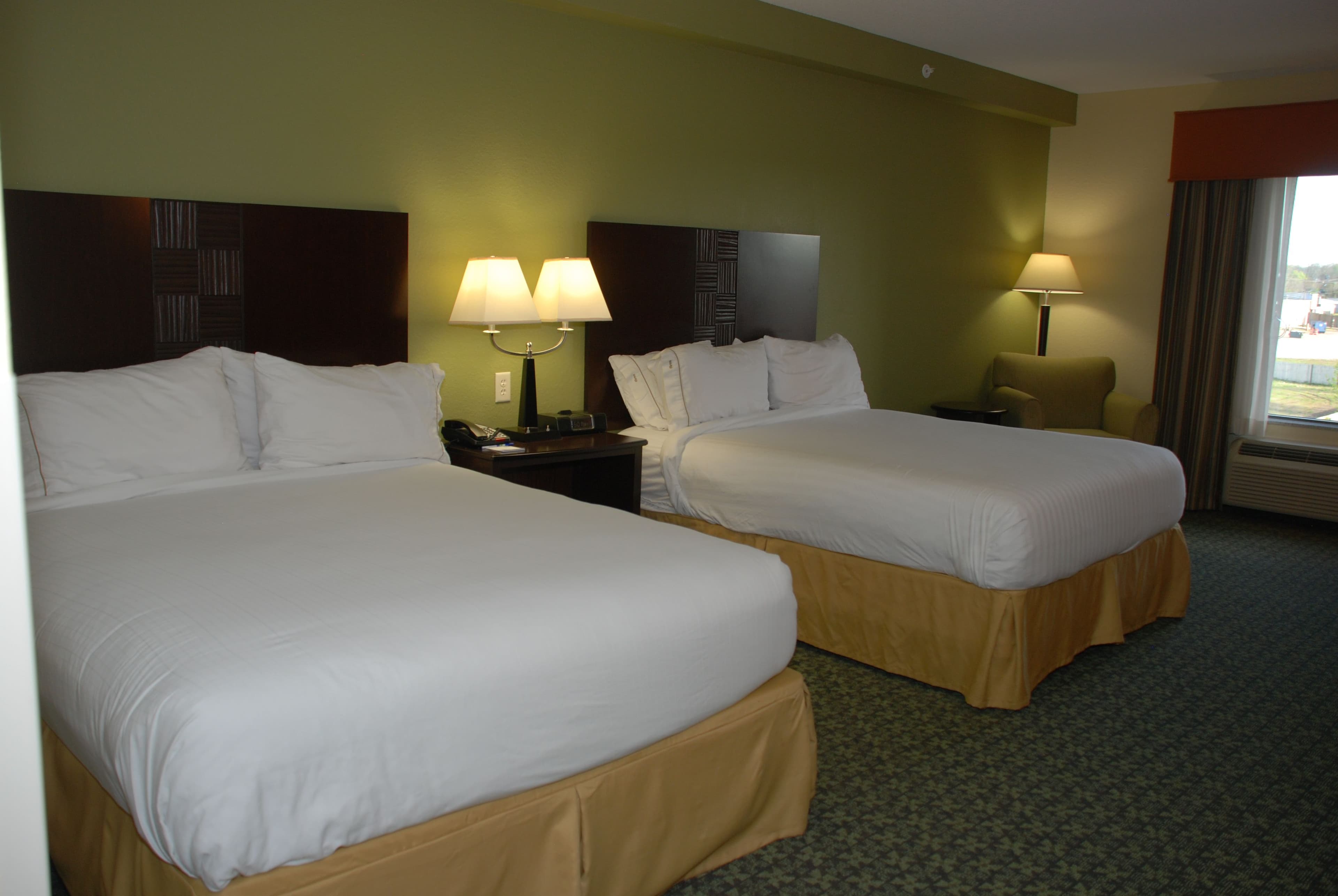 Holiday Inn Express & Suites Covington — 12