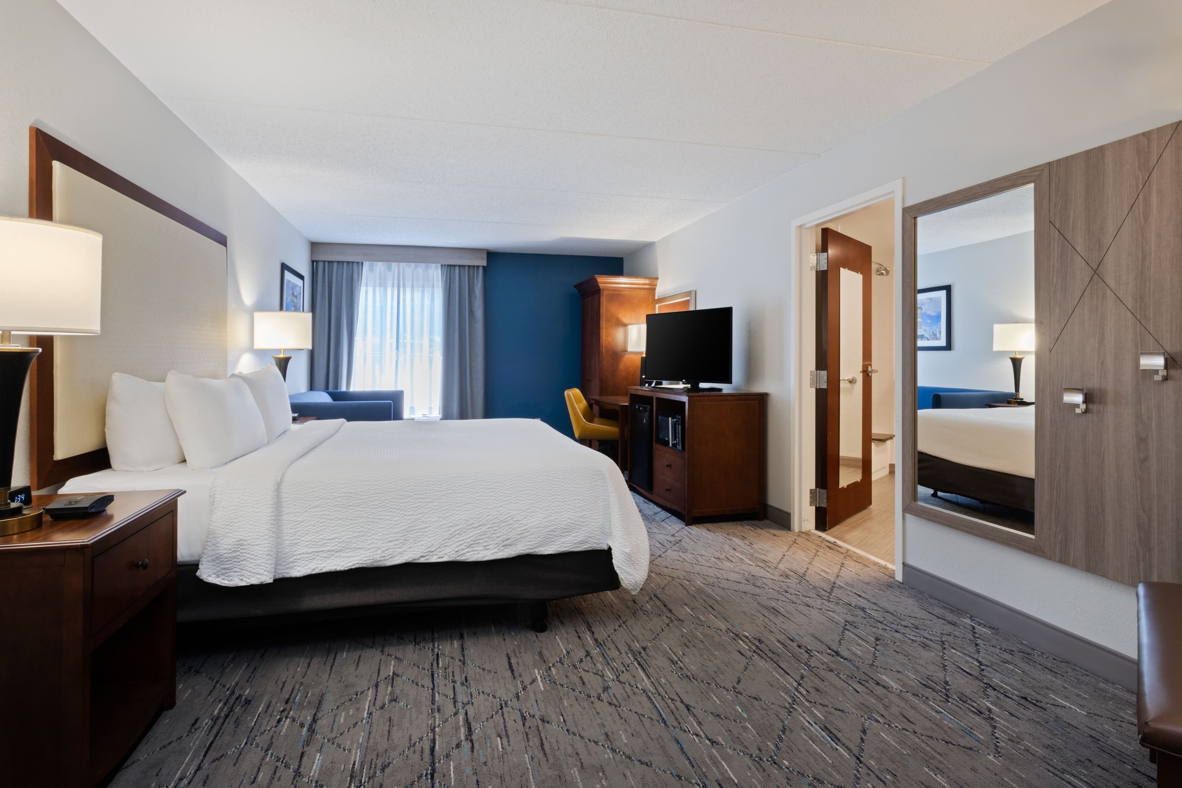 Holiday Inn Express & Suites Cincinnati Riverfront — 15