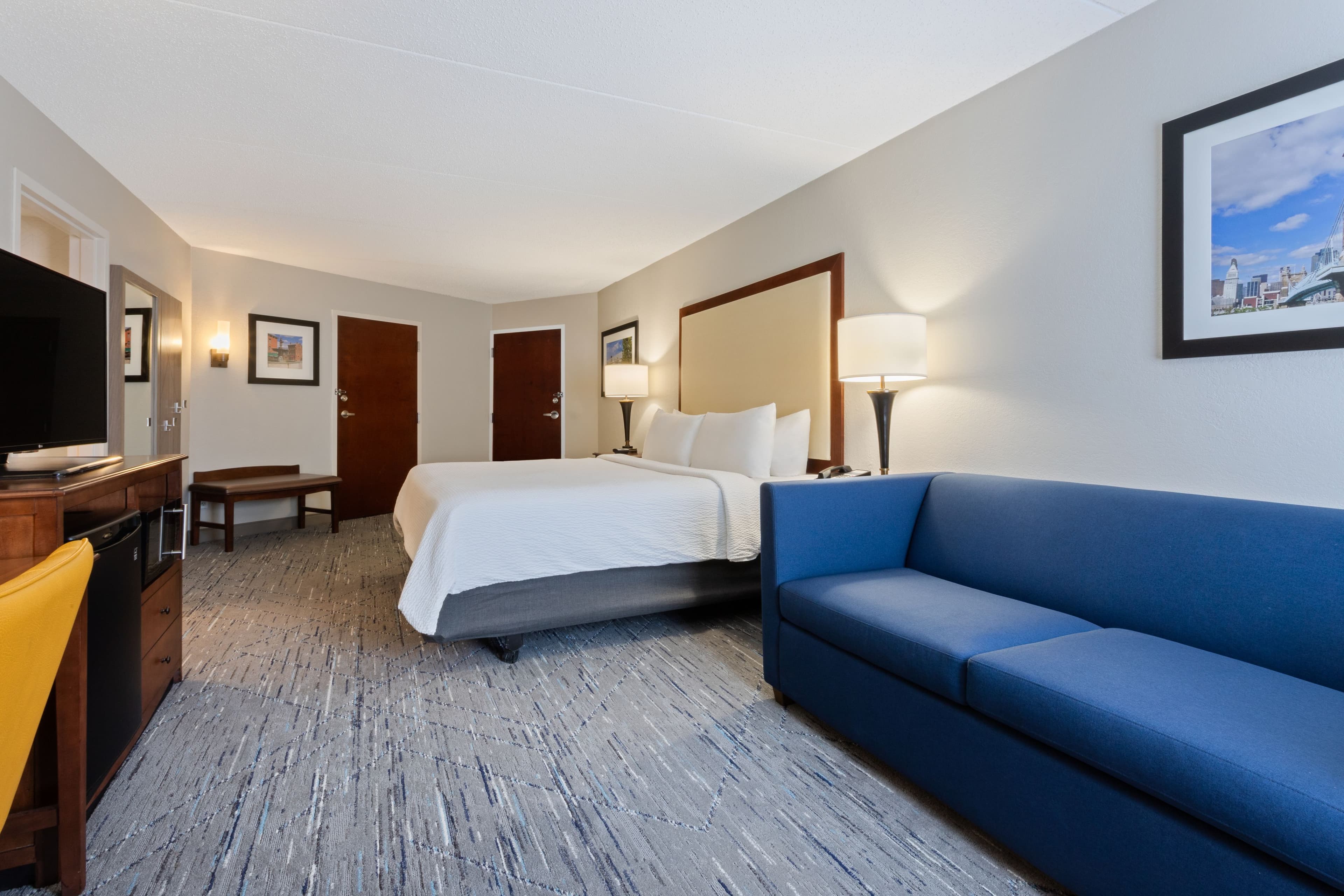 Holiday Inn Express & Suites Cincinnati Riverfront — 14