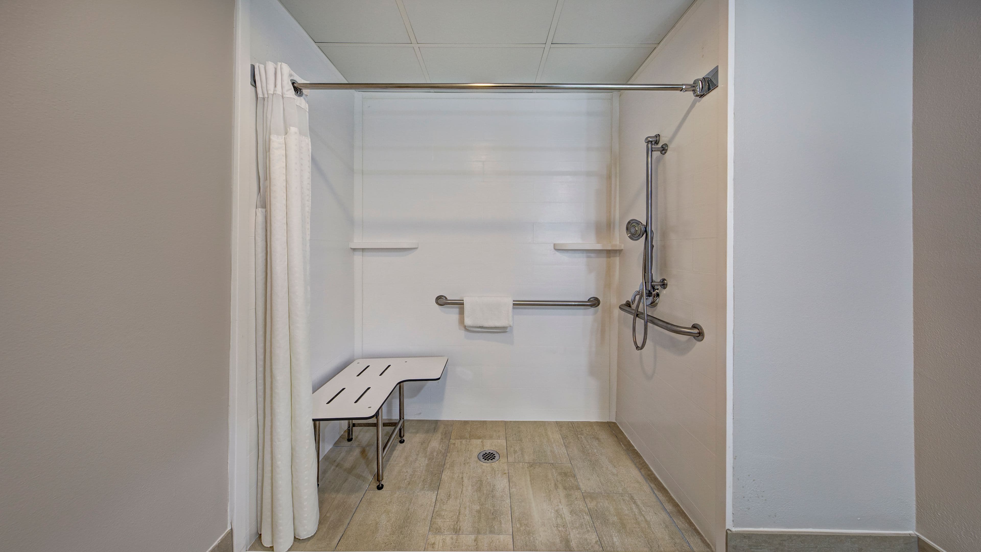 Holiday Inn Express & Suites Crossville — 9