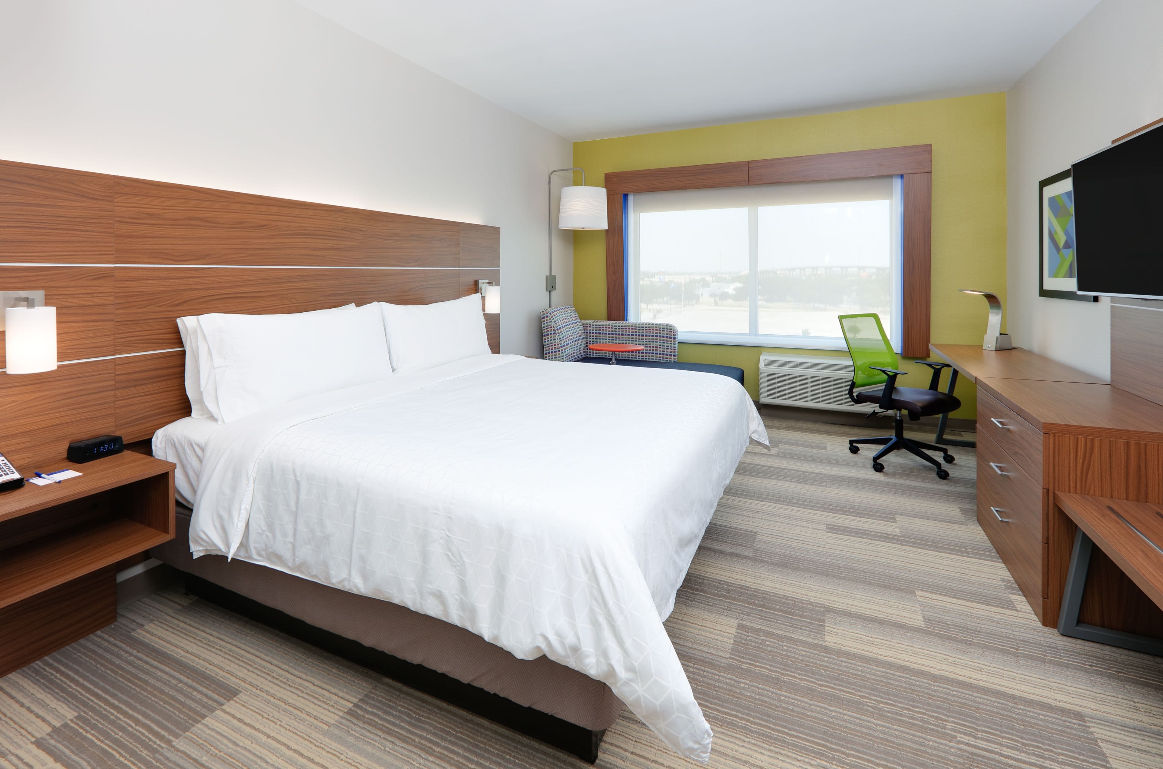 Holiday Inn Express & Suites Dallas NW HWY - Love Field - Image 4