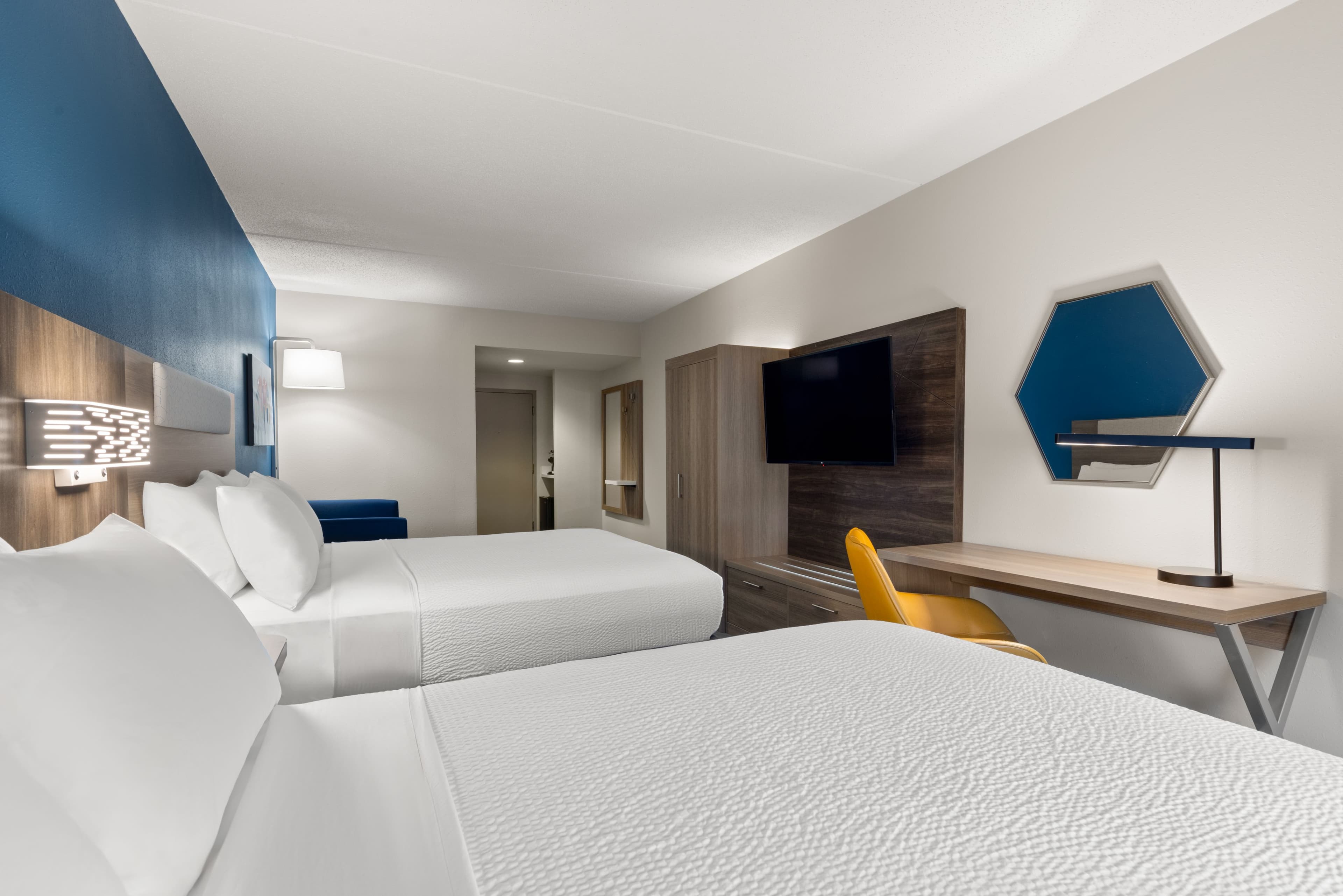 Holiday Inn Express & Suites Danbury - I-84 — 28