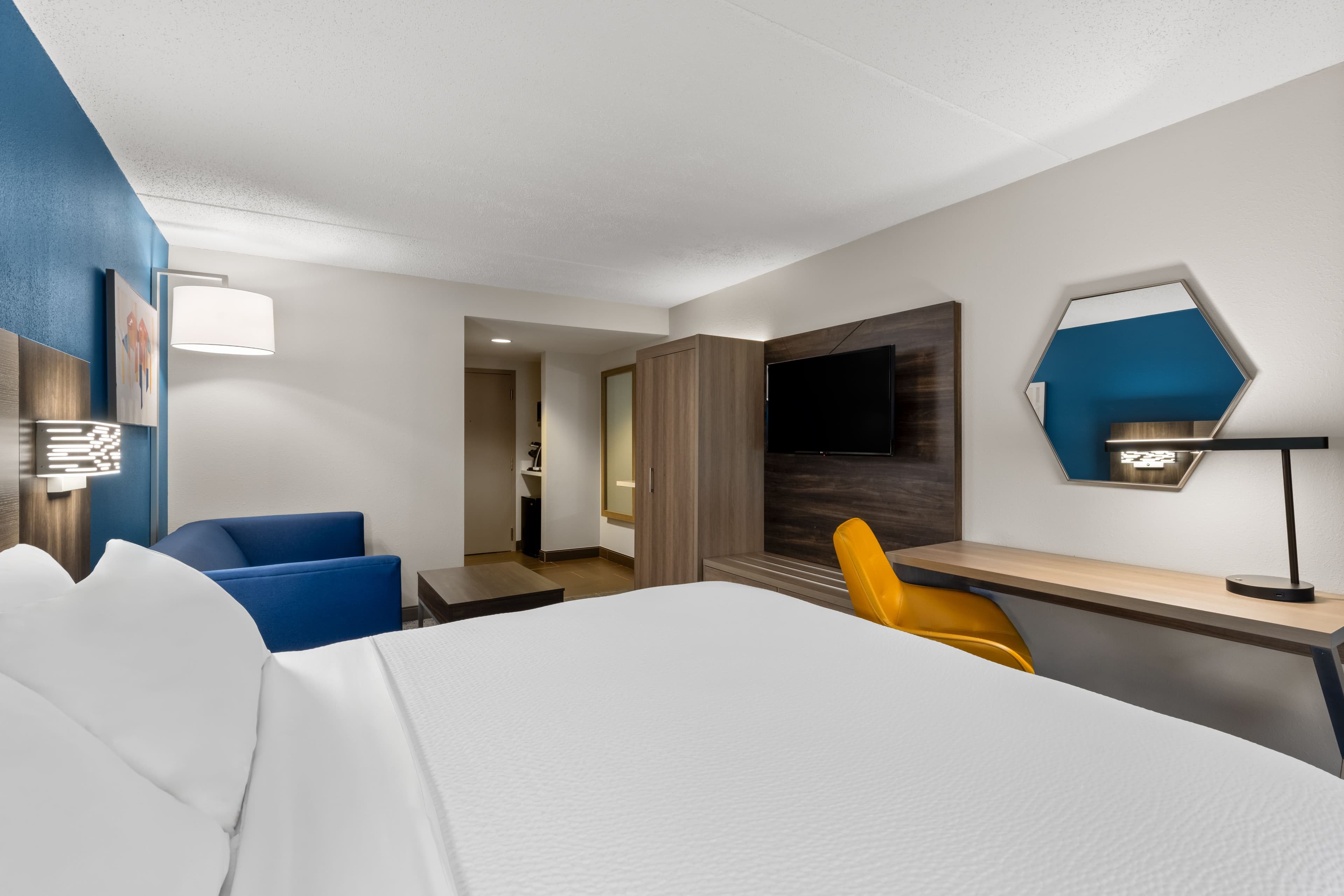 Holiday Inn Express & Suites Danbury - I-84 — 18