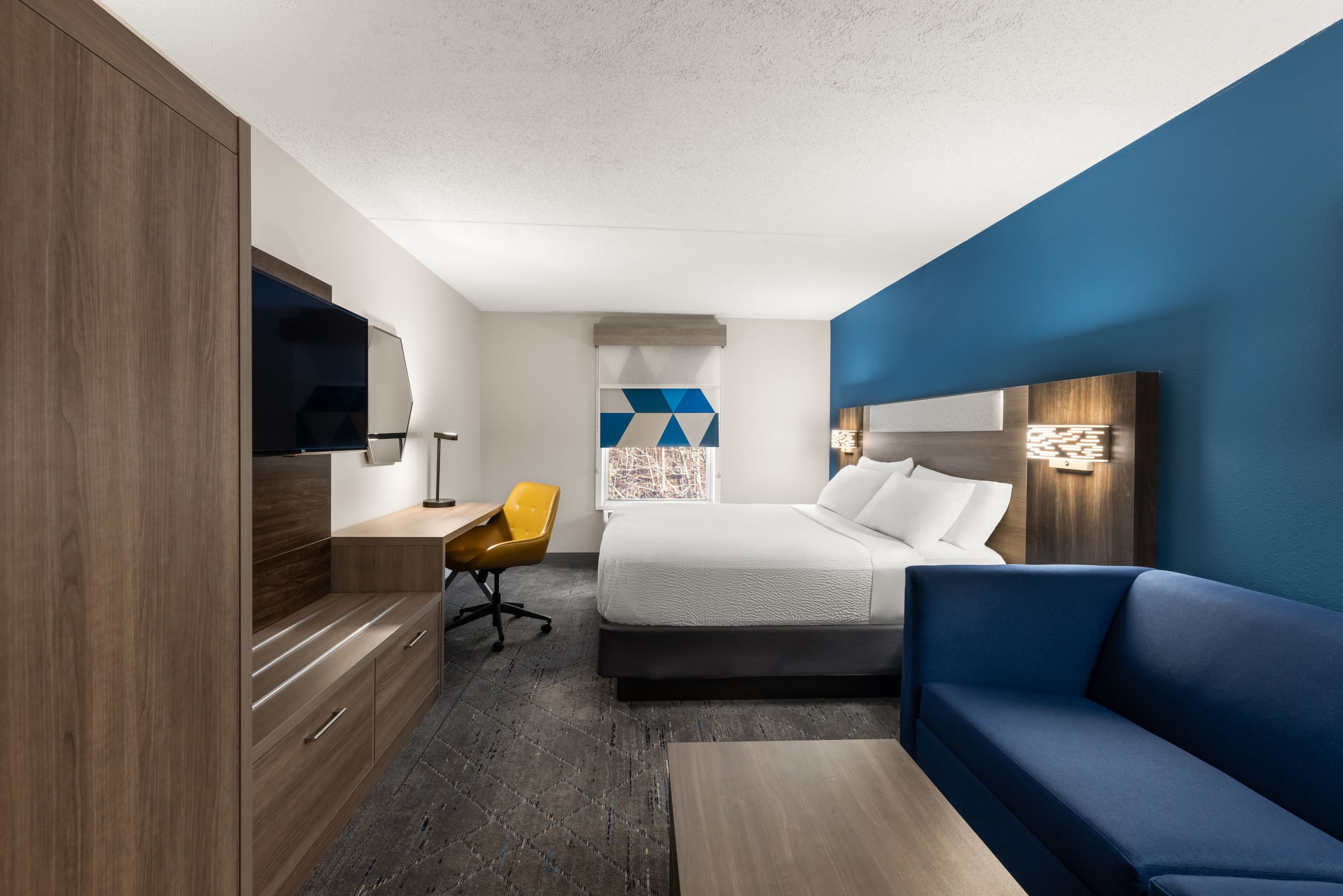 Holiday Inn Express & Suites Danbury - I-84 — 13