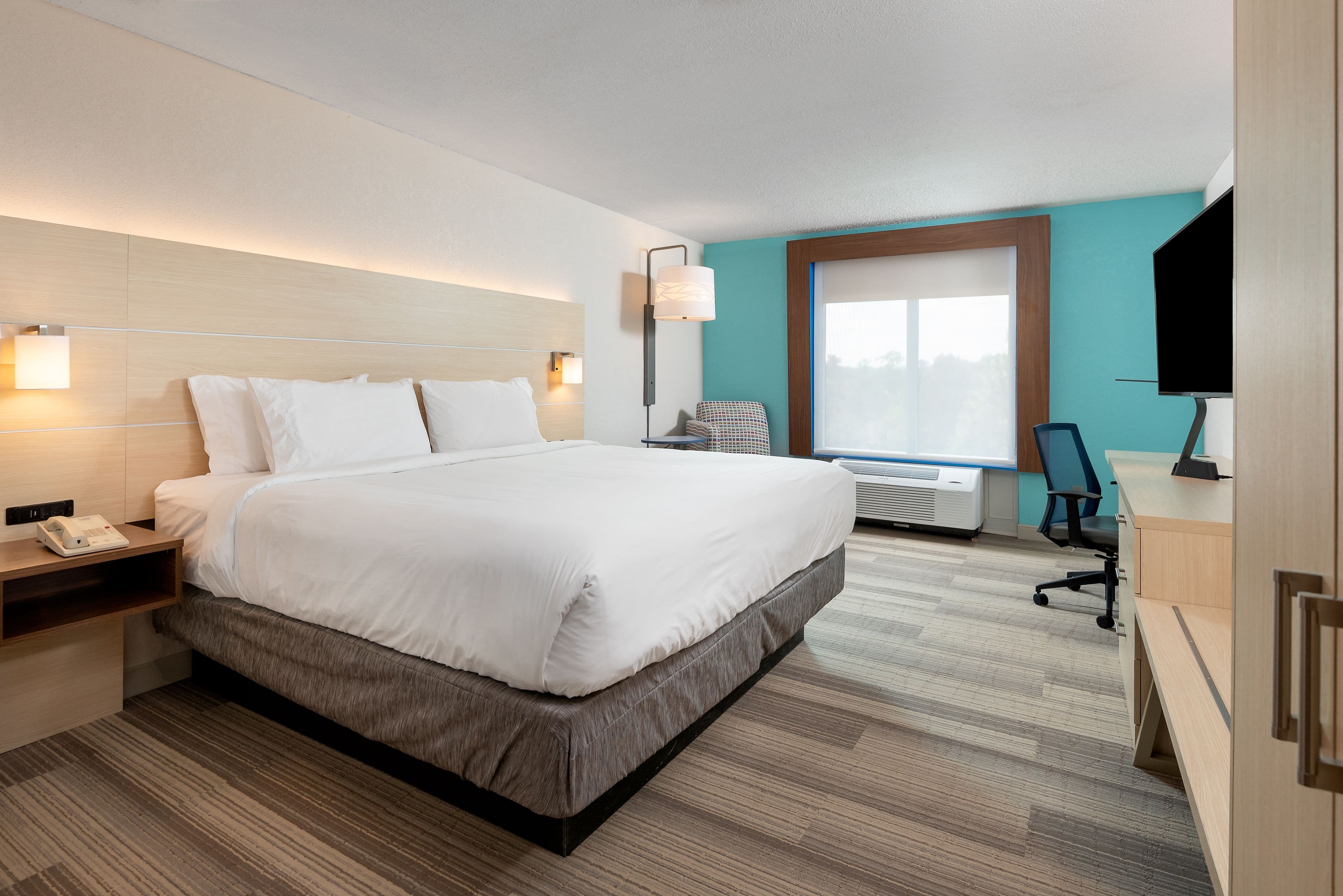 Holiday Inn Express & Suites Daphne-Spanish Fort Area - Image 2