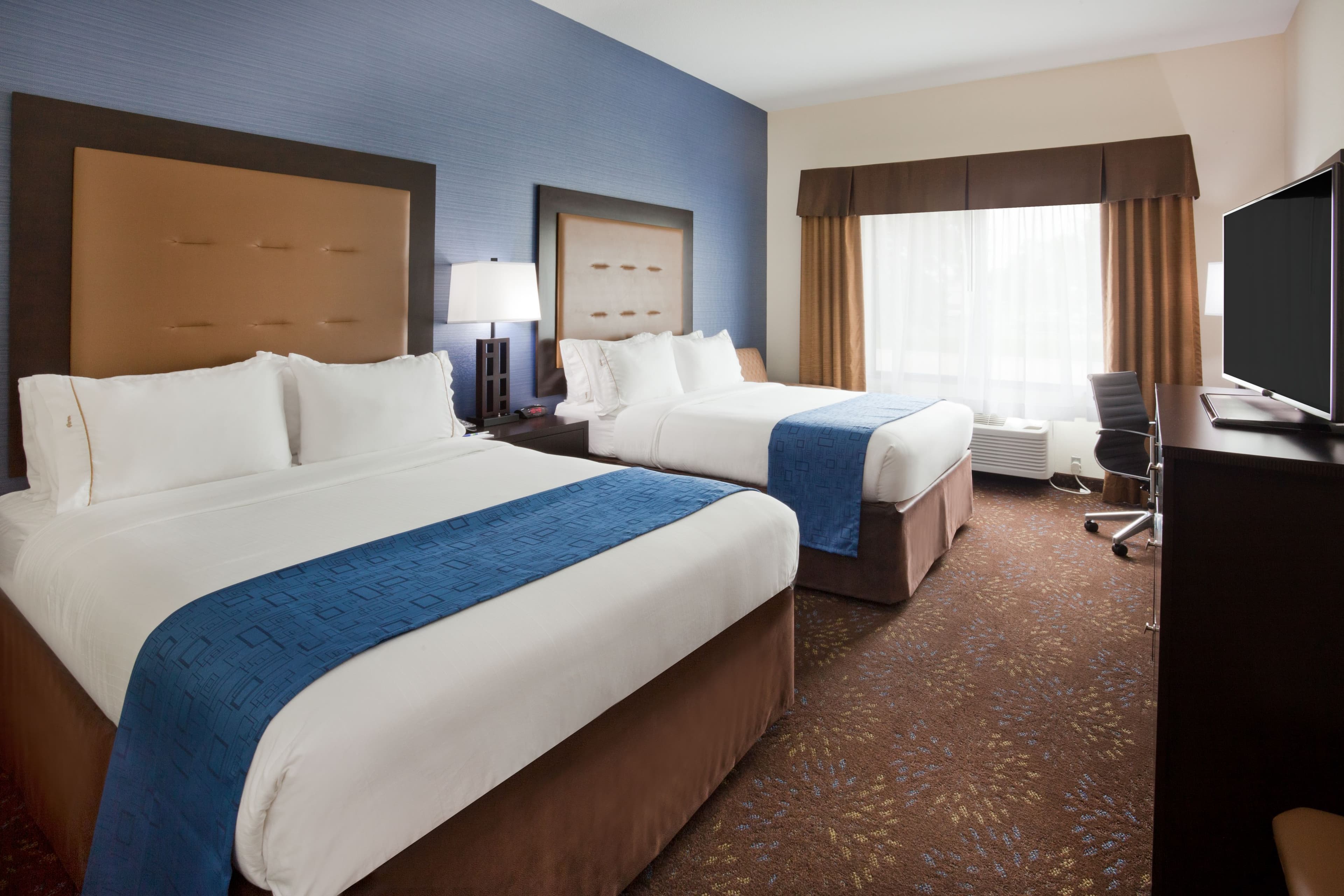 Holiday Inn Express & Suites Davenport — 12