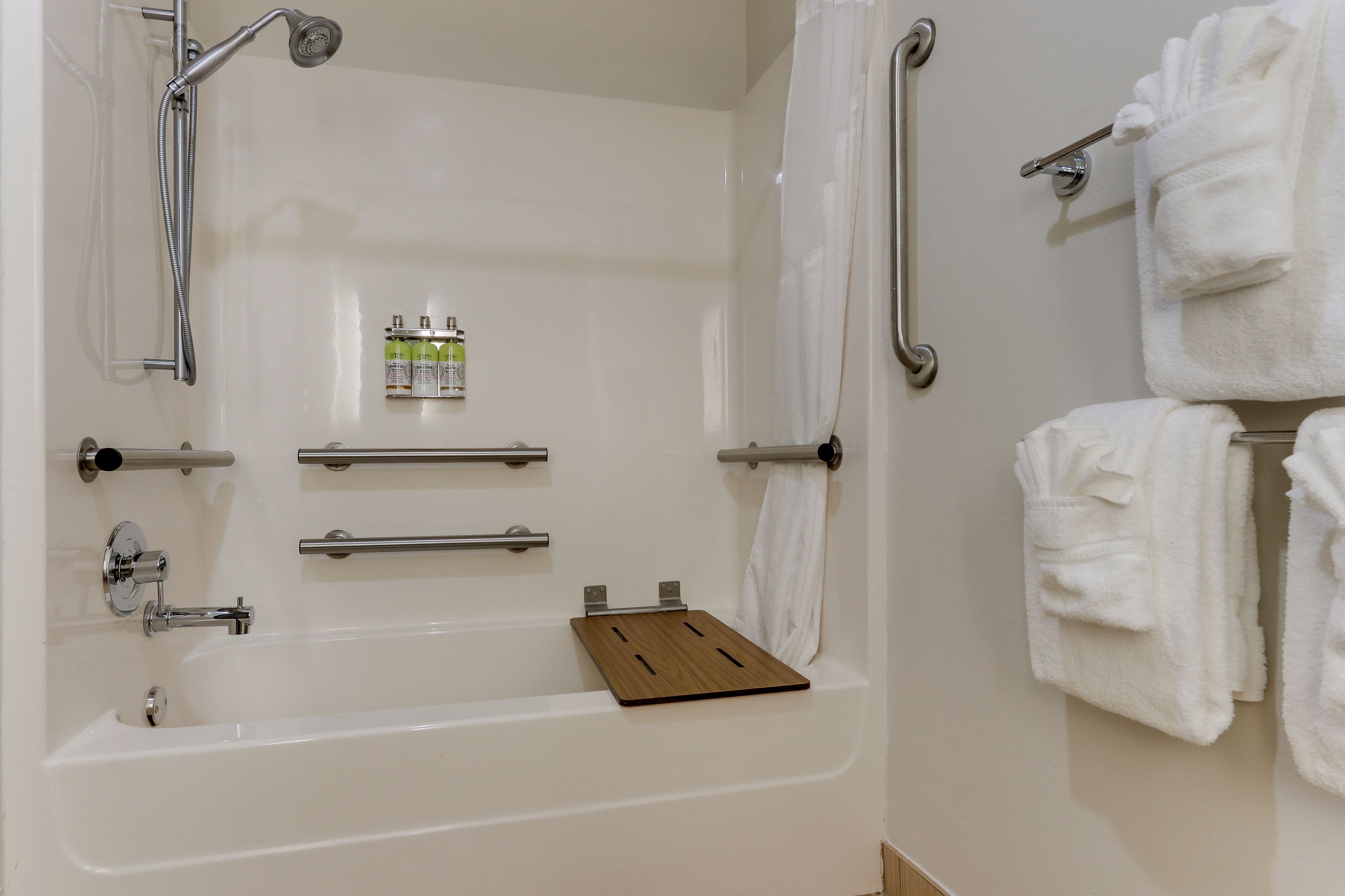 Holiday Inn Express & Suites Dayton-Centerville — 6