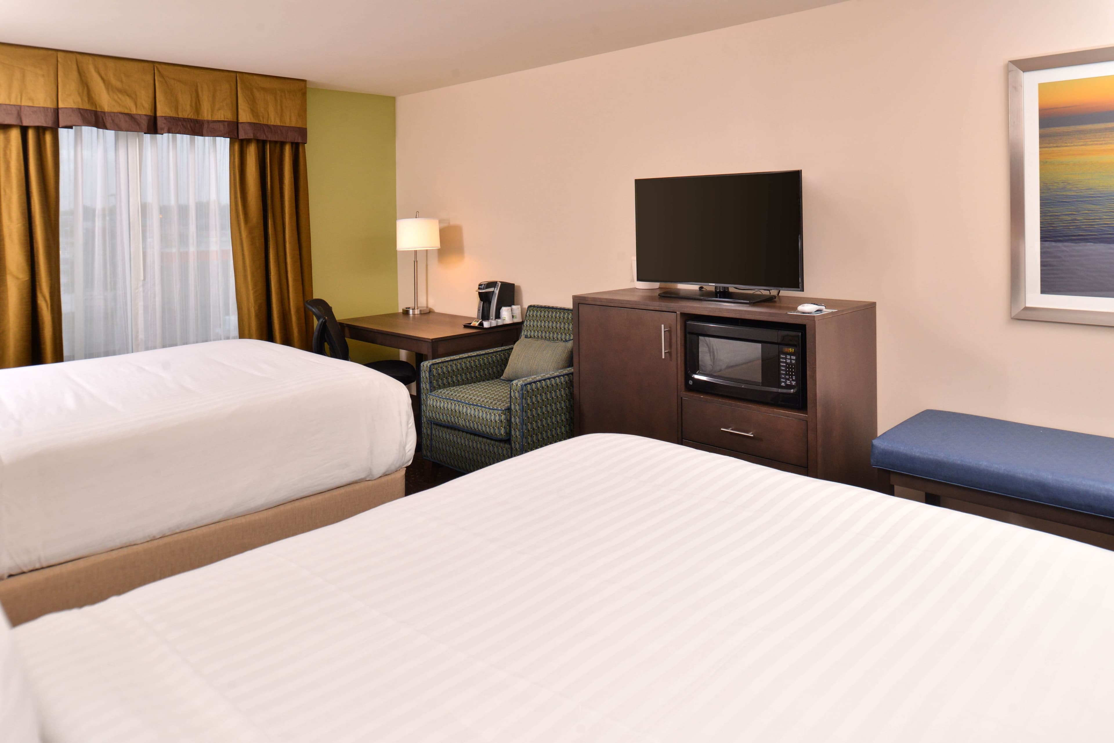 Holiday Inn Express & Suites Dearborn SW - Detroit Area — 10