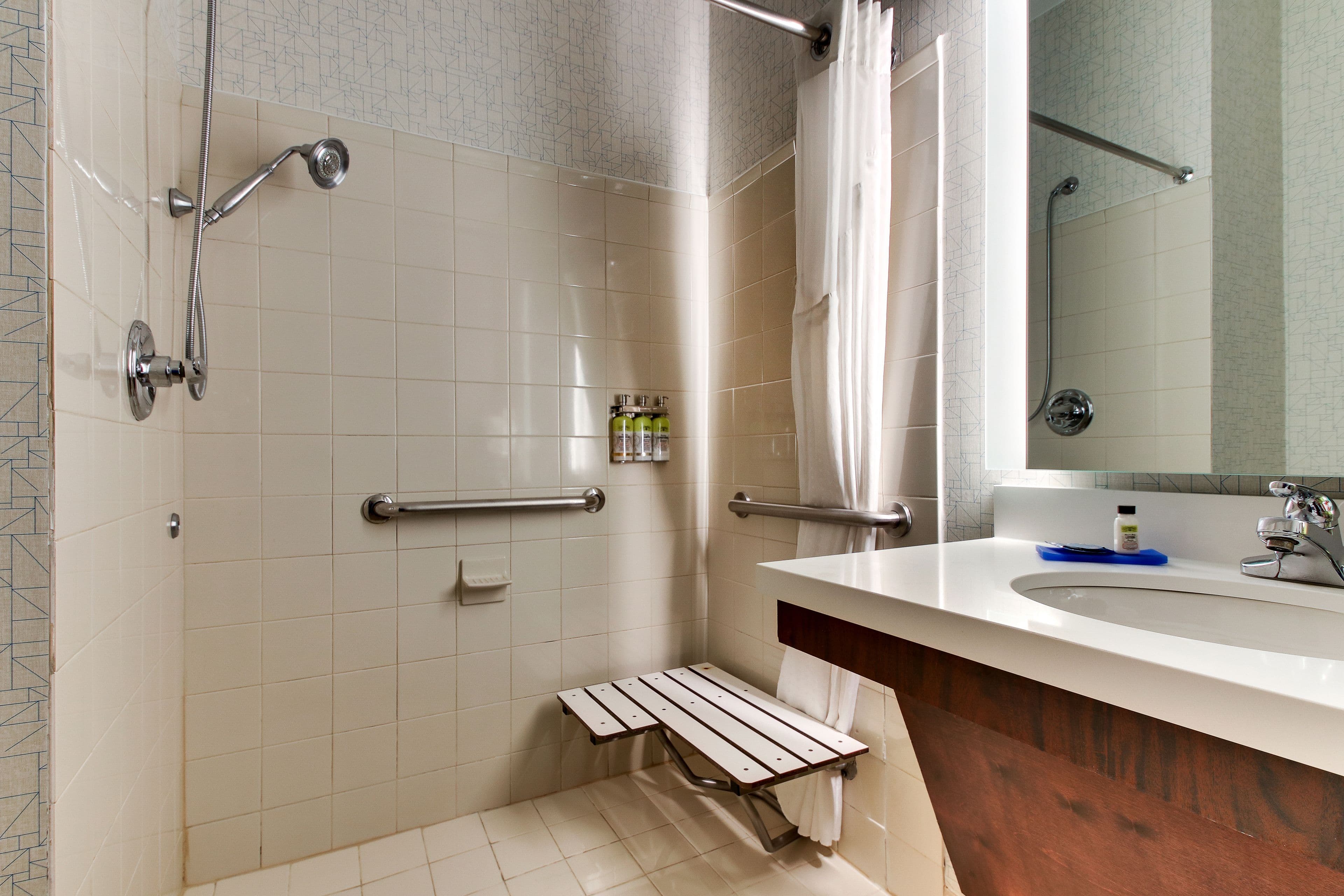 Holiday Inn Express & Suites Atlanta-Emory University Area — 10