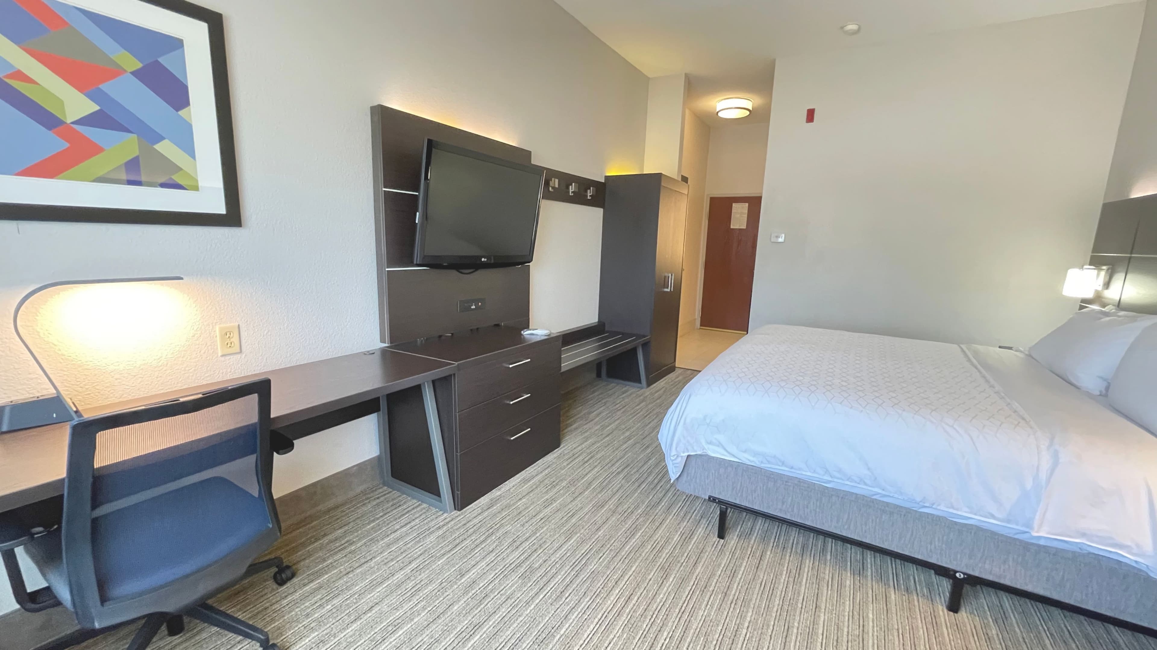 Holiday Inn Express & Suites Decatur — 7