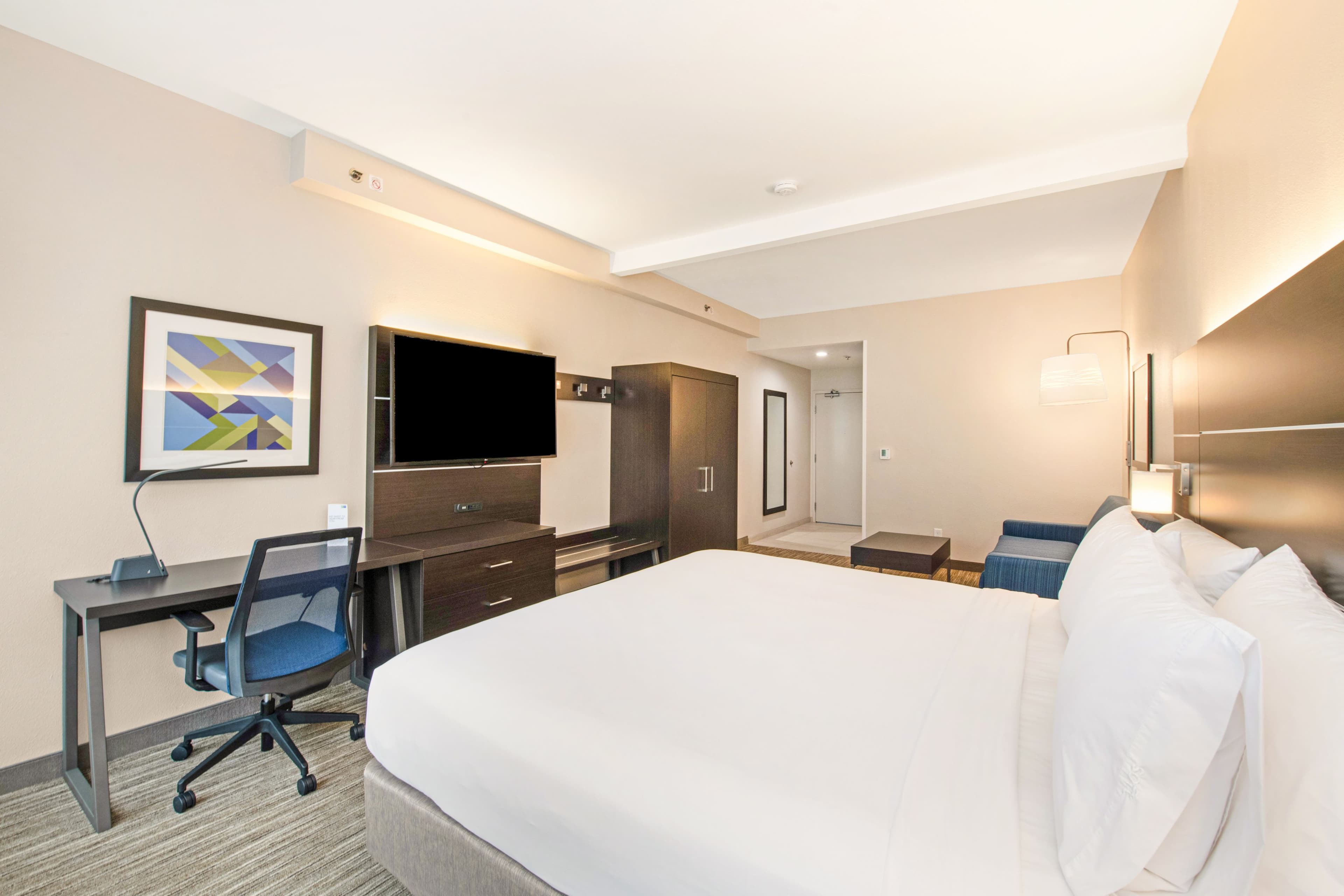 Holiday Inn Express & Suites Delafield - Image 4