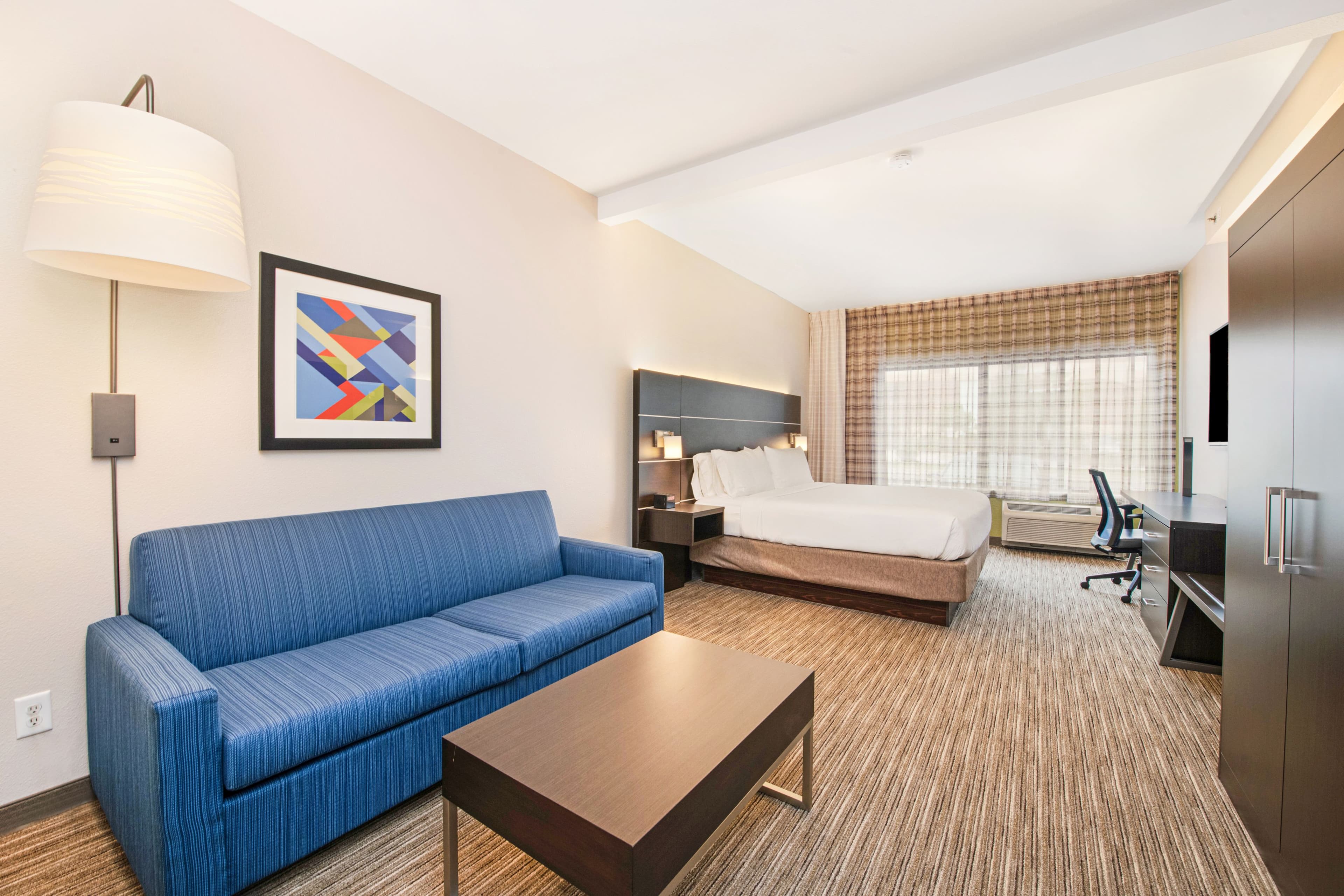Holiday Inn Express & Suites Delafield — 10
