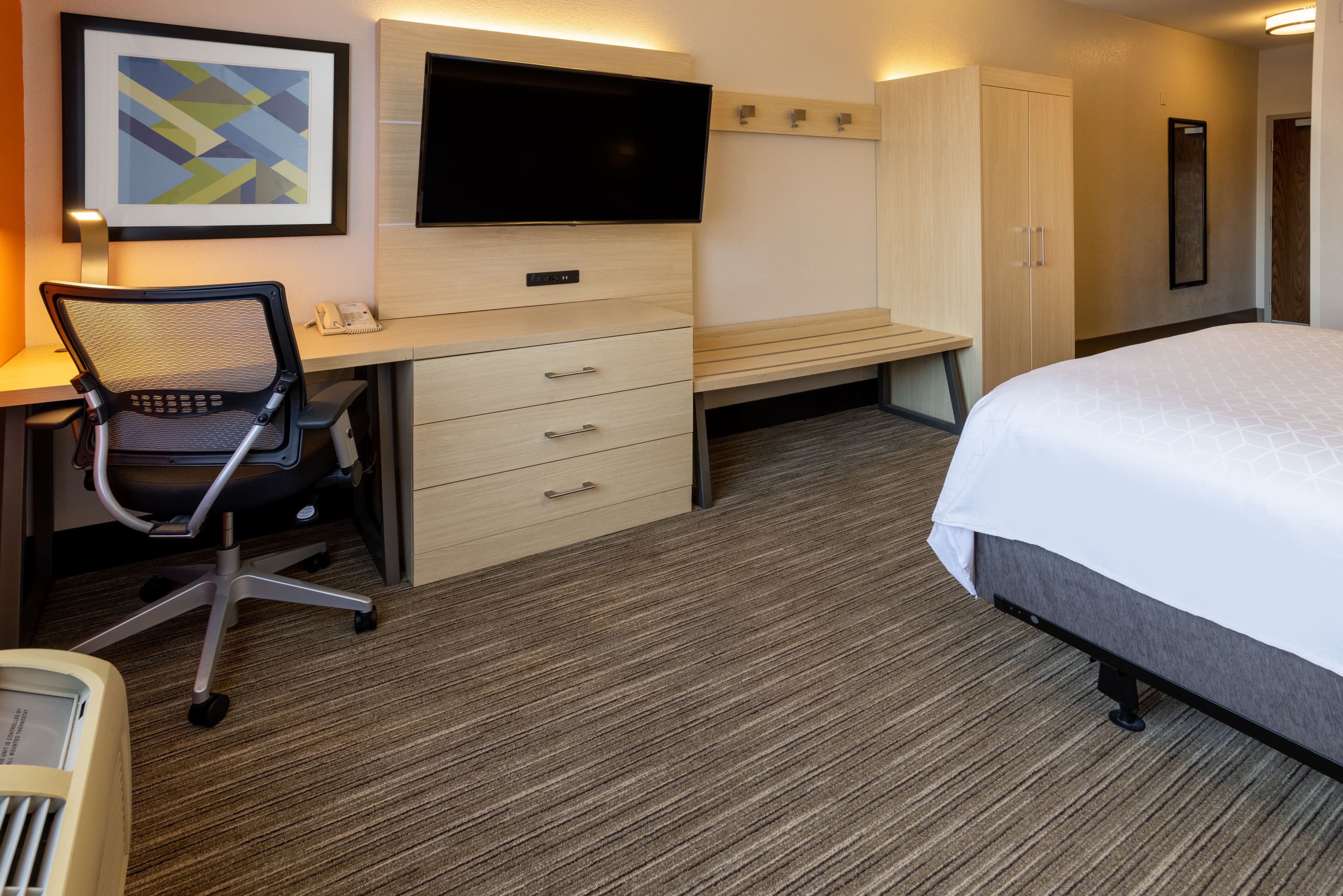 Holiday Inn Express & Suites Salisbury - Delmar — 5