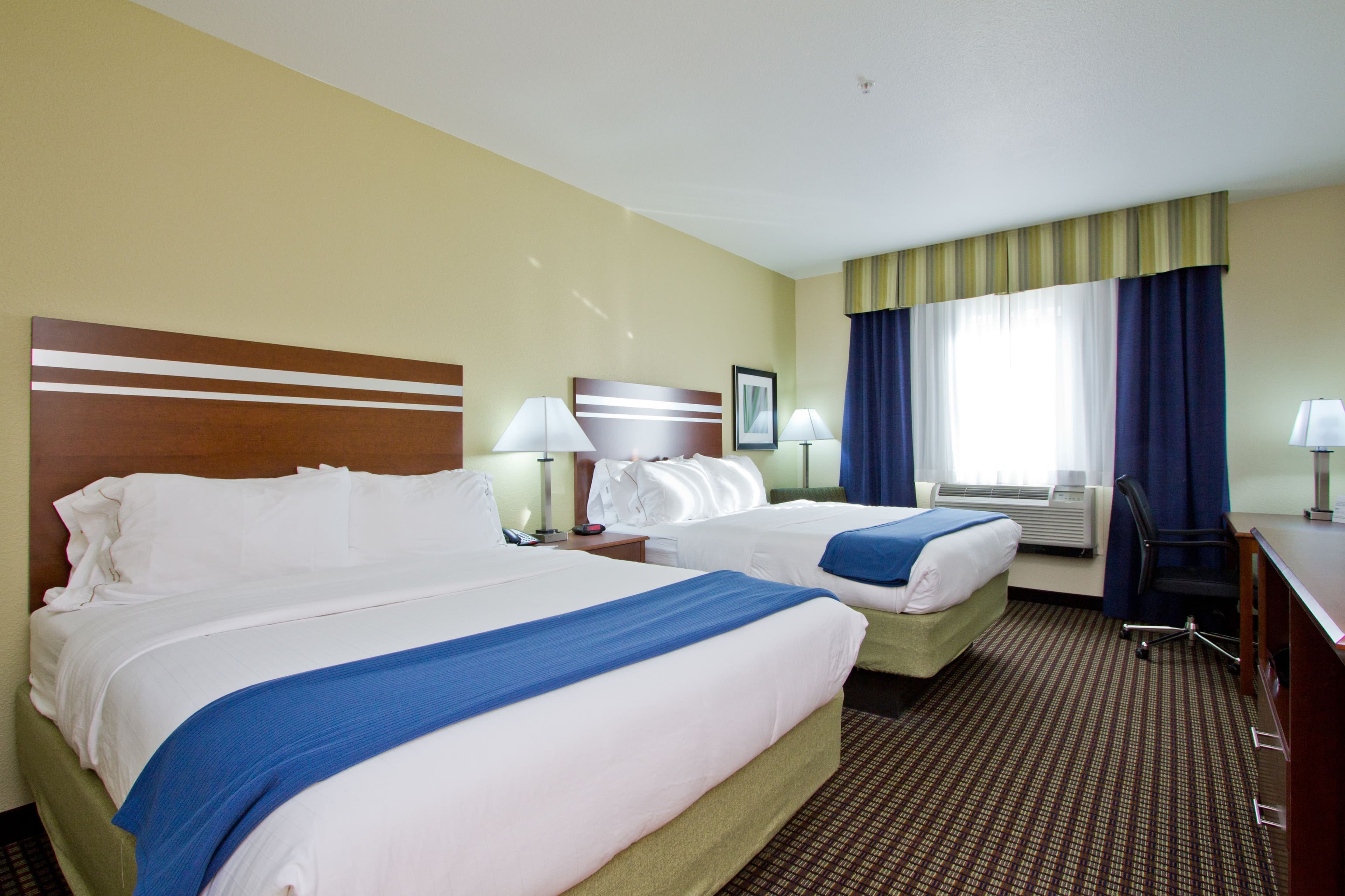 Holiday Inn Express & Suites Denver East-Peoria Street — 10