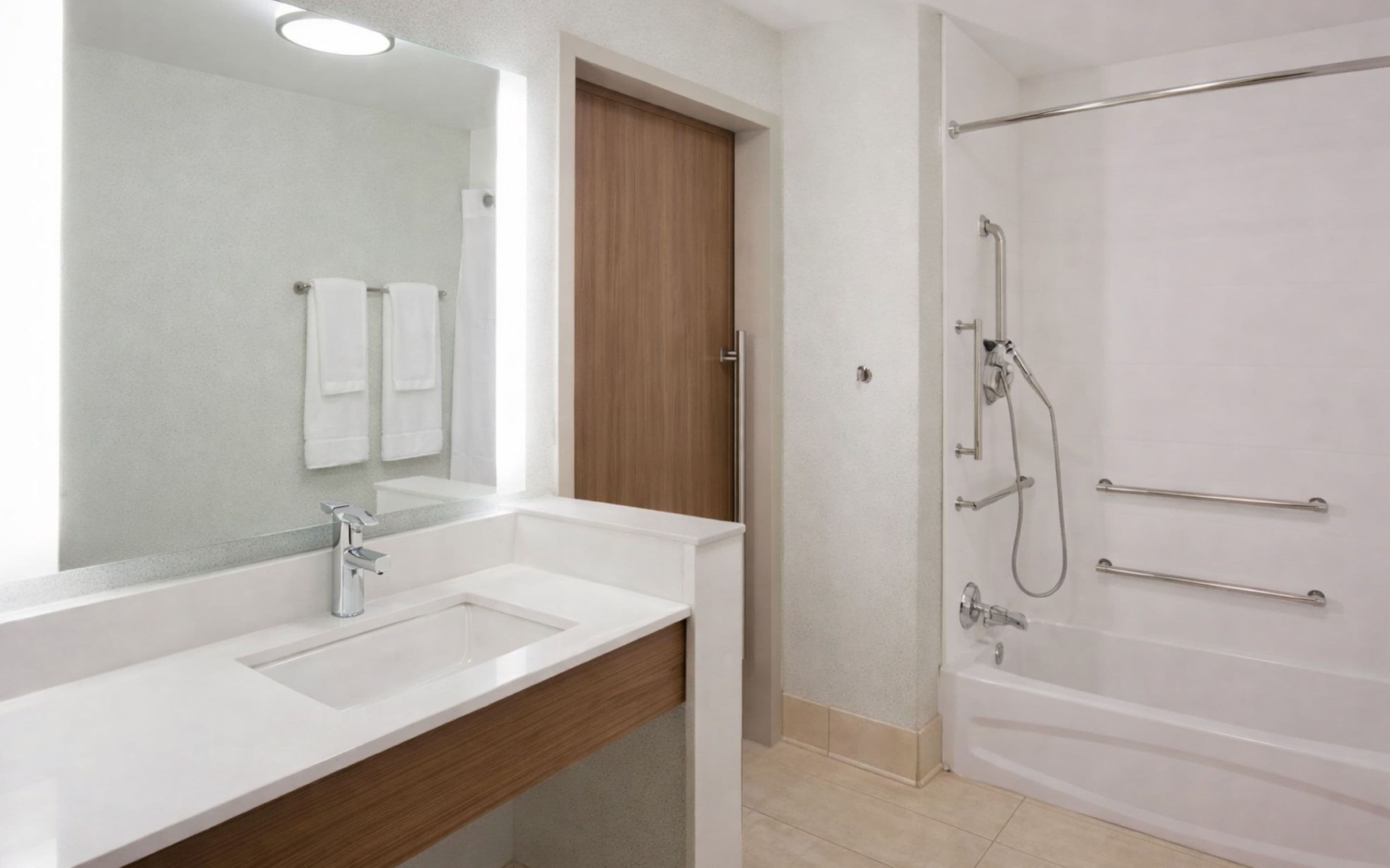 Holiday Inn Express & Suites Des Moines Downtown — 21