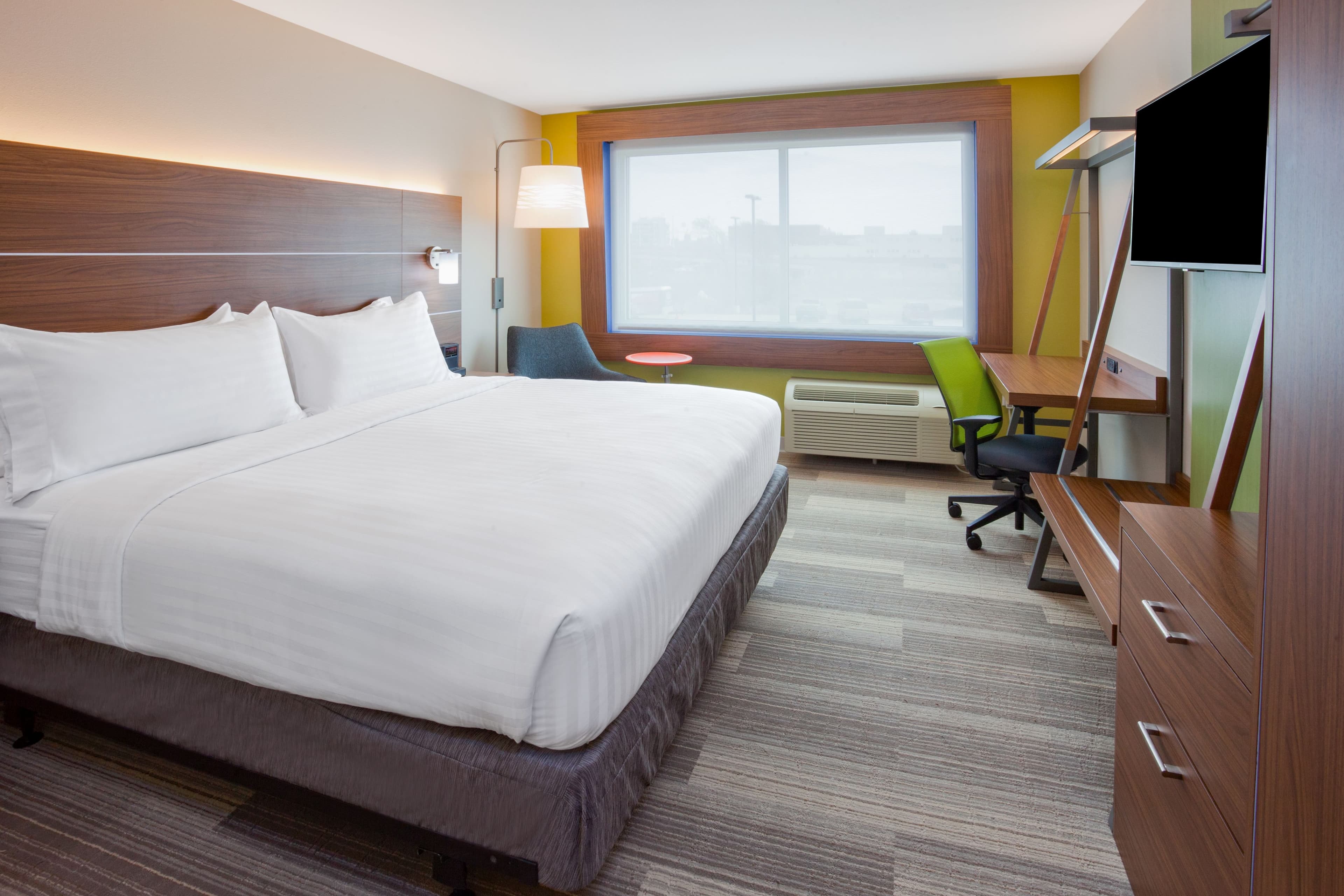 Holiday Inn Express & Suites Des Moines Downtown — 9