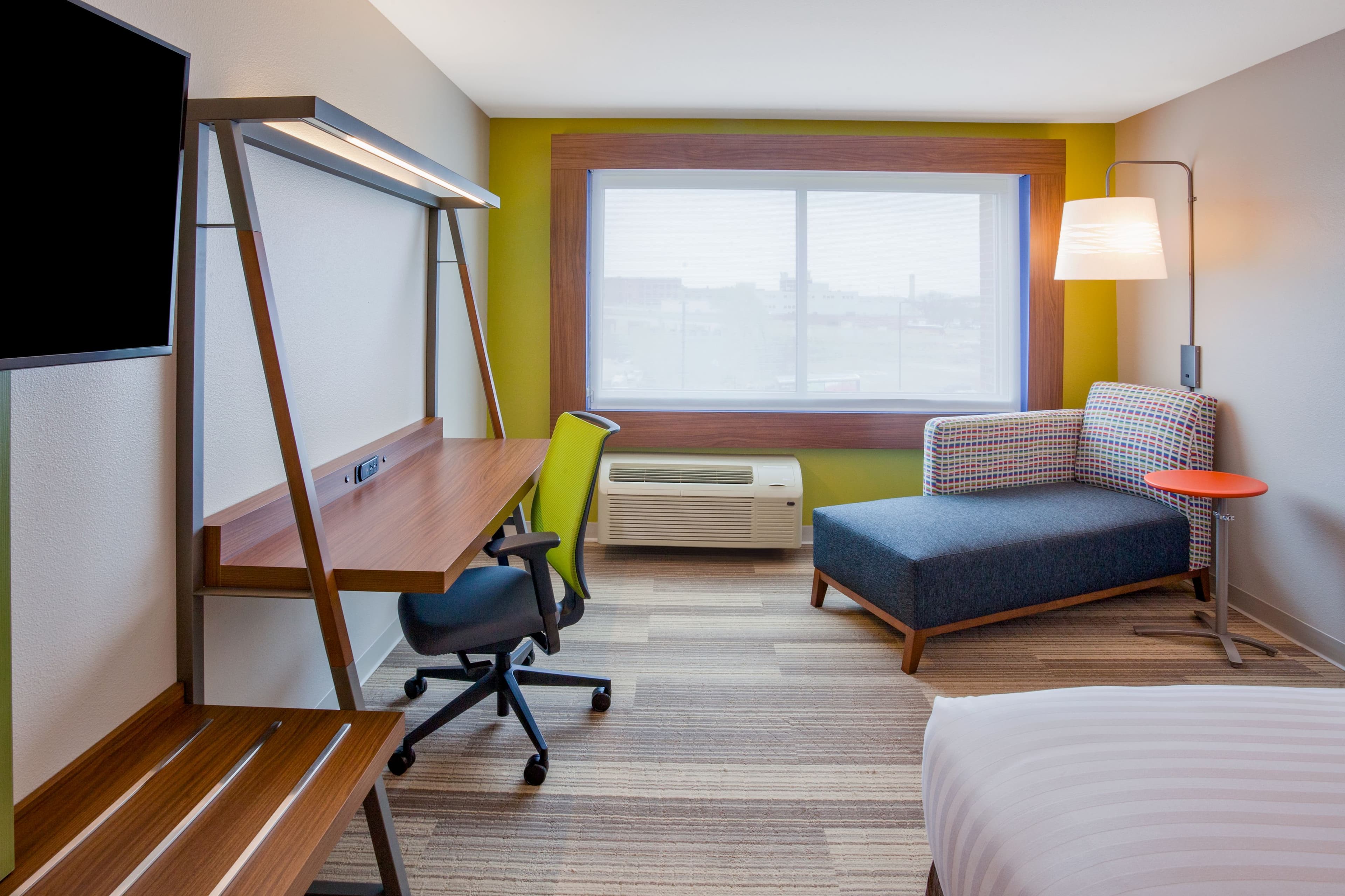 Holiday Inn Express & Suites Des Moines Downtown — 6