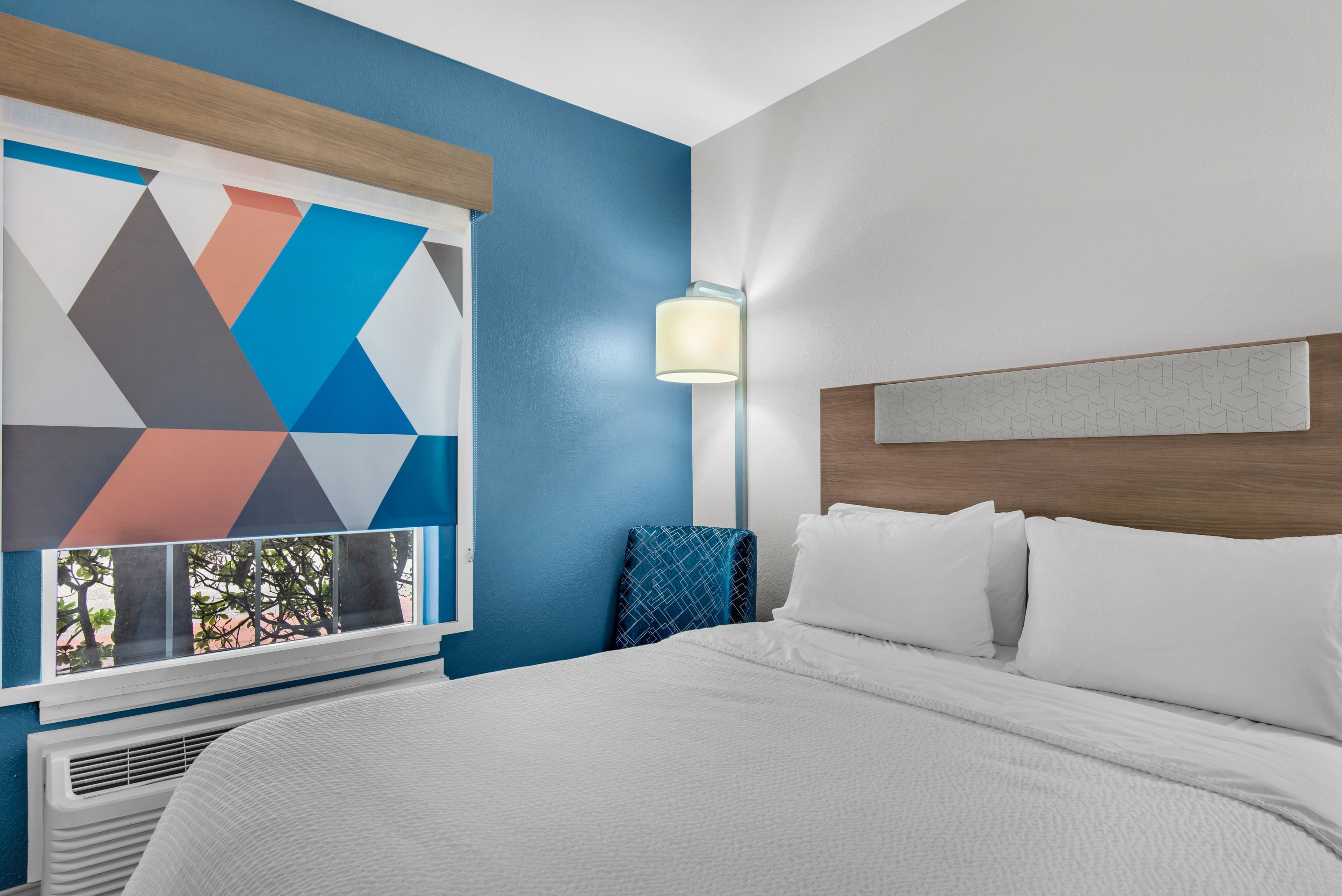 Holiday Inn Express & Suites Destin E - Commons Mall Area — 16