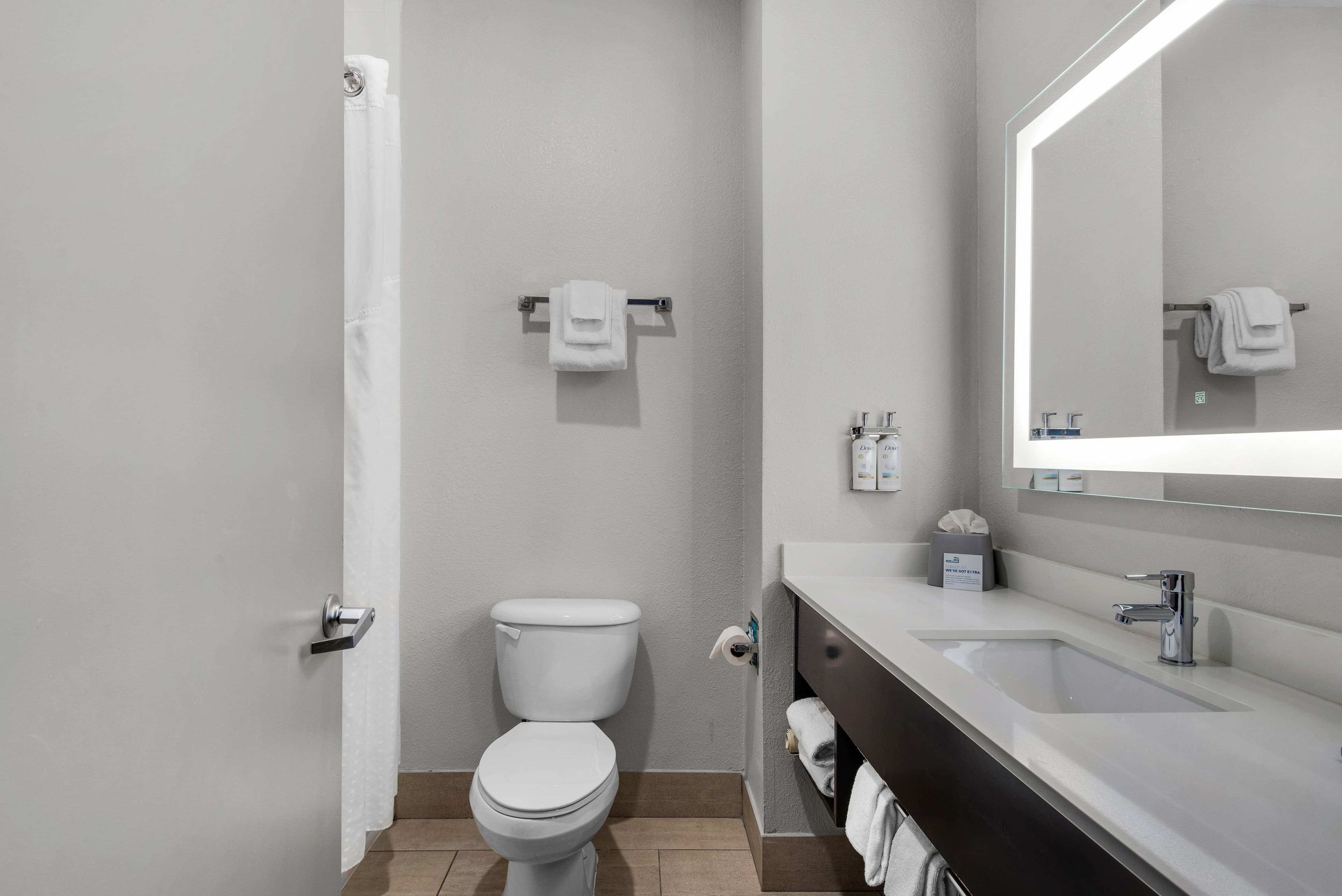 Holiday Inn Express & Suites Destin E - Commons Mall Area — 56