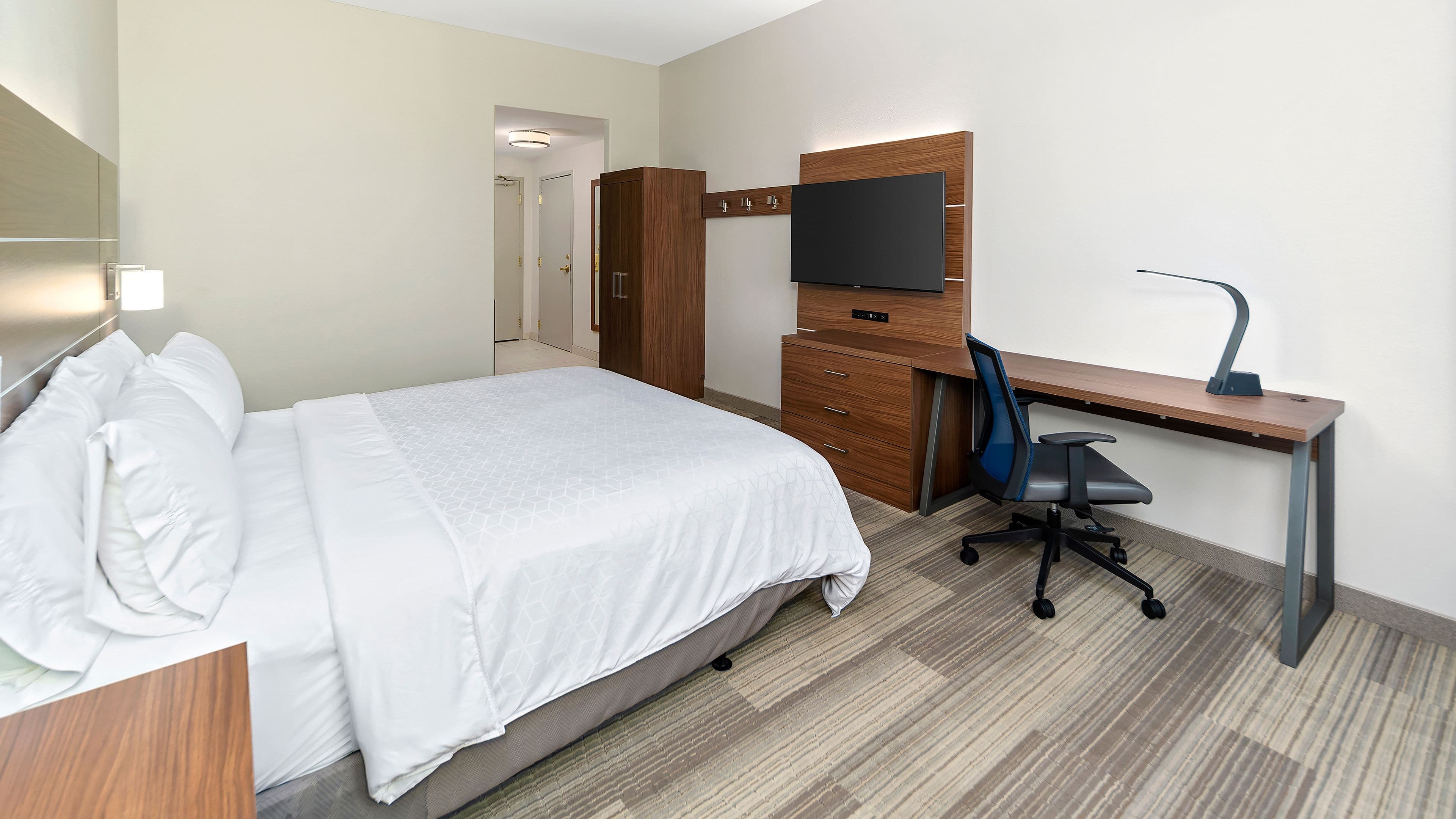 Holiday Inn Express & Suites Dinuba West — 6