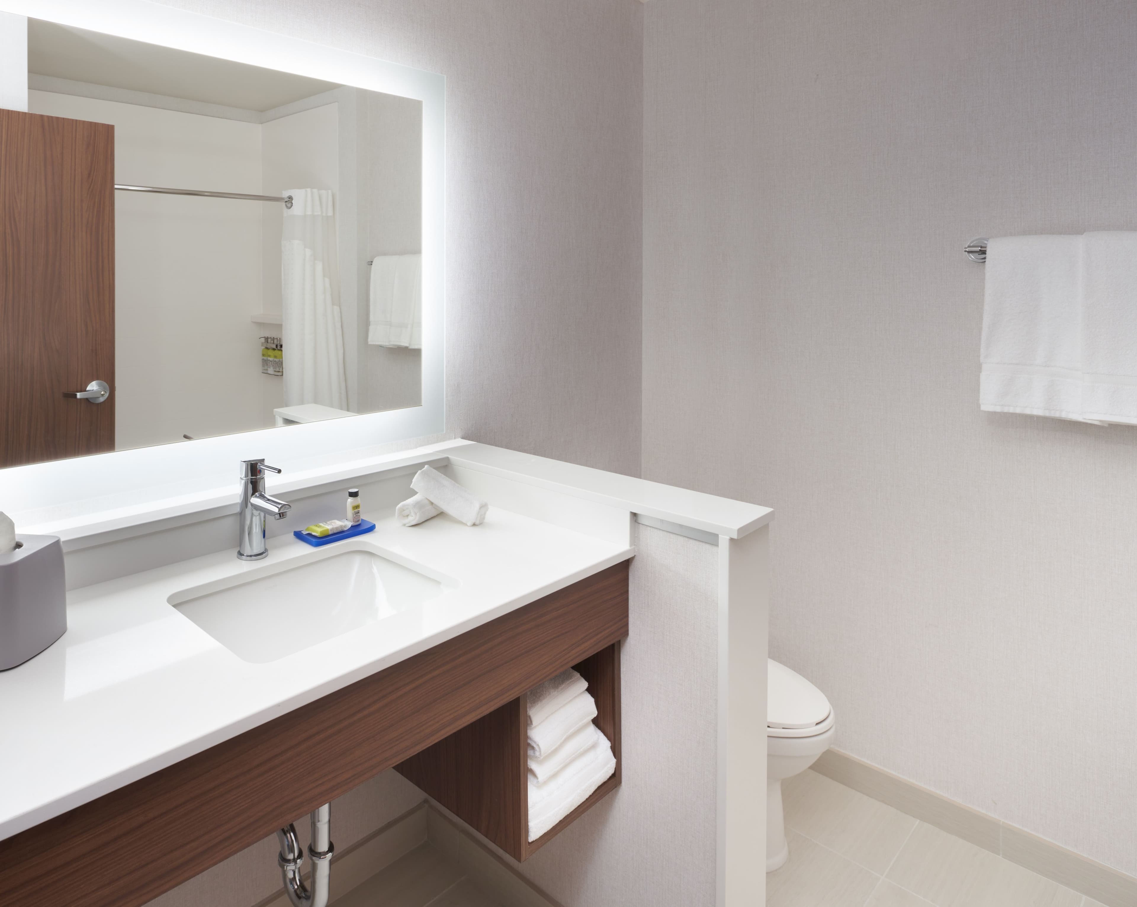 Holiday Inn Express & Suites Doral - Miami — 9