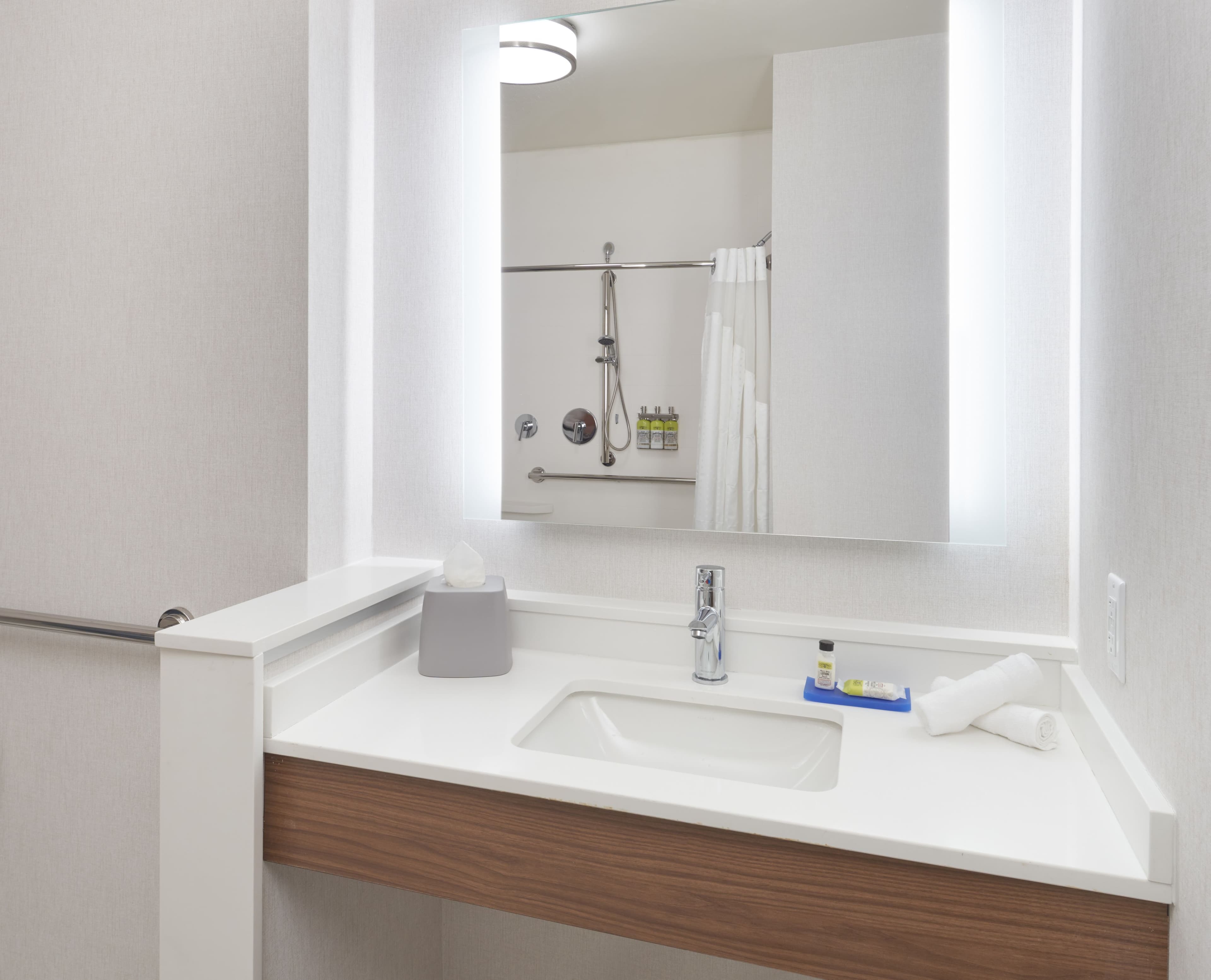 Holiday Inn Express & Suites Doral - Miami — 31