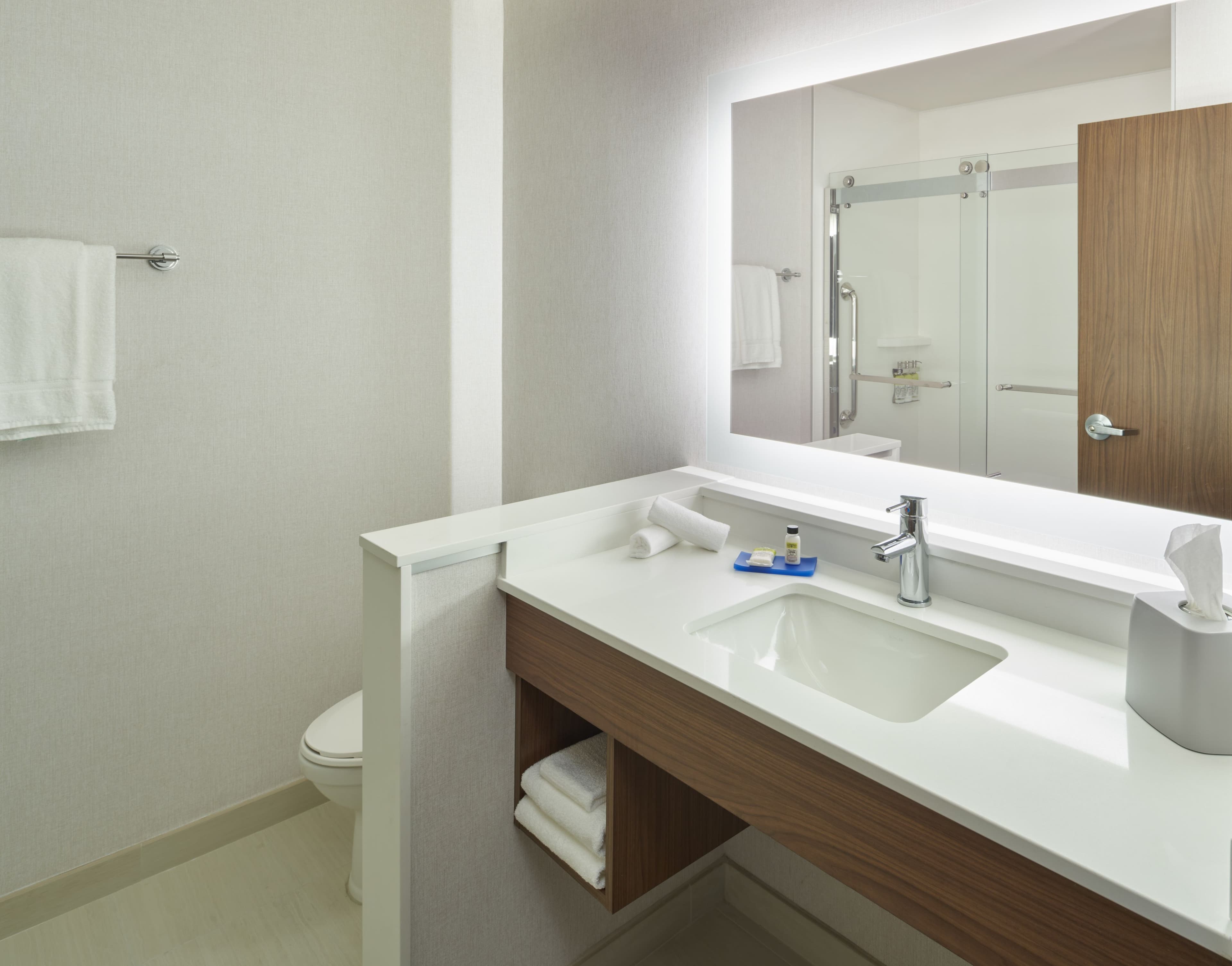 Holiday Inn Express & Suites Doral - Miami — 7