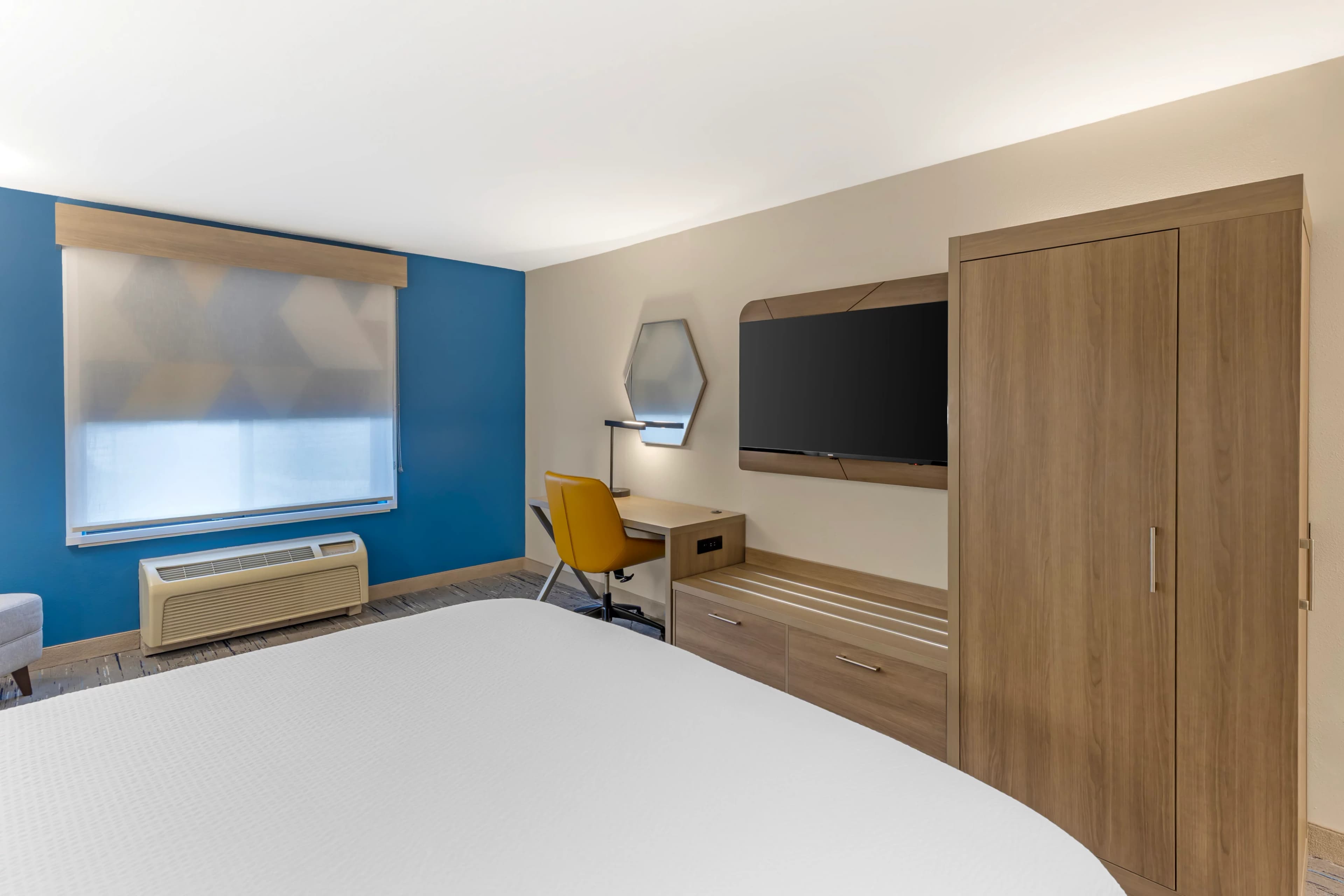 Holiday Inn Express & Suites Douglas — 13