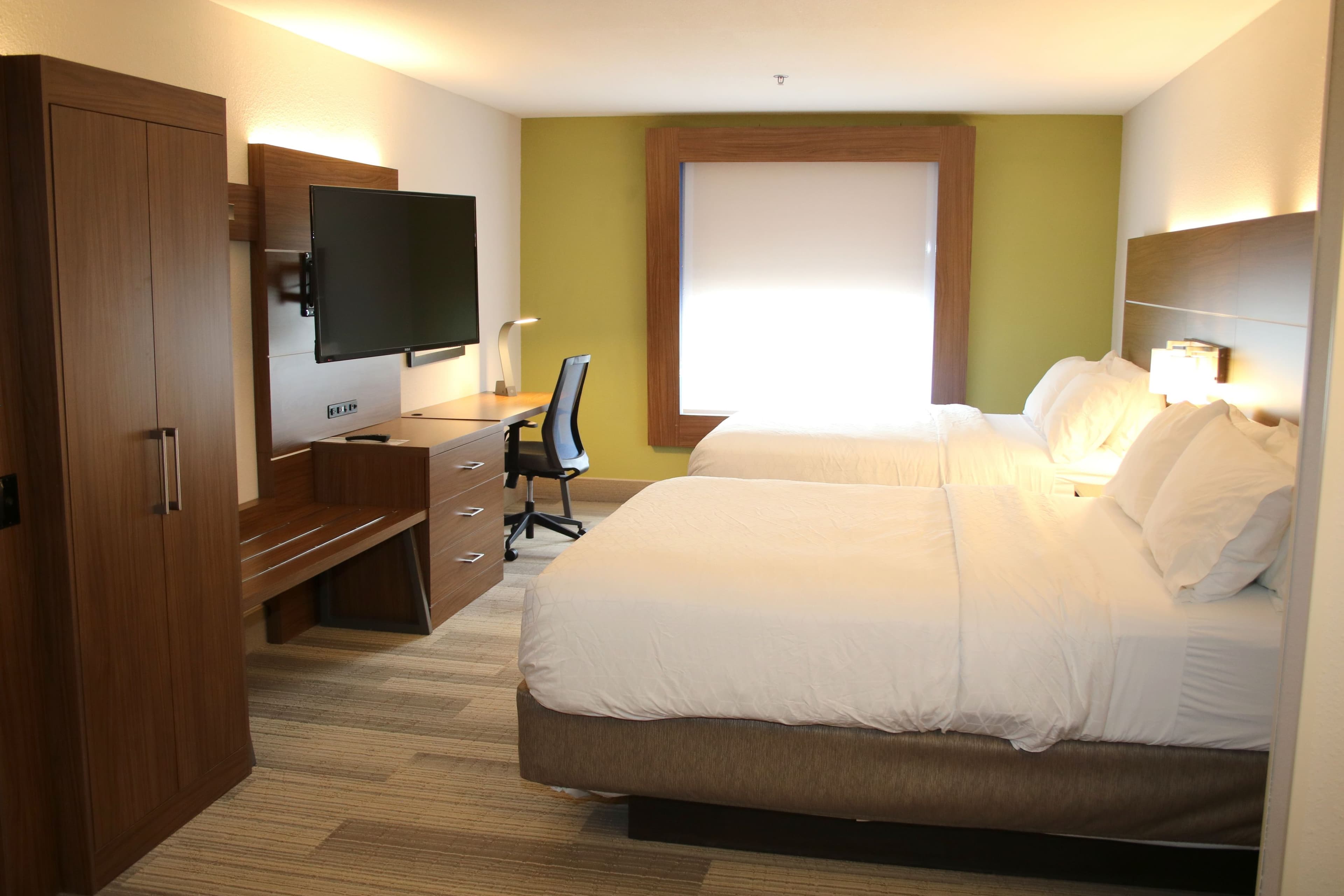 Holiday Inn Express & Suites Douglas — 18