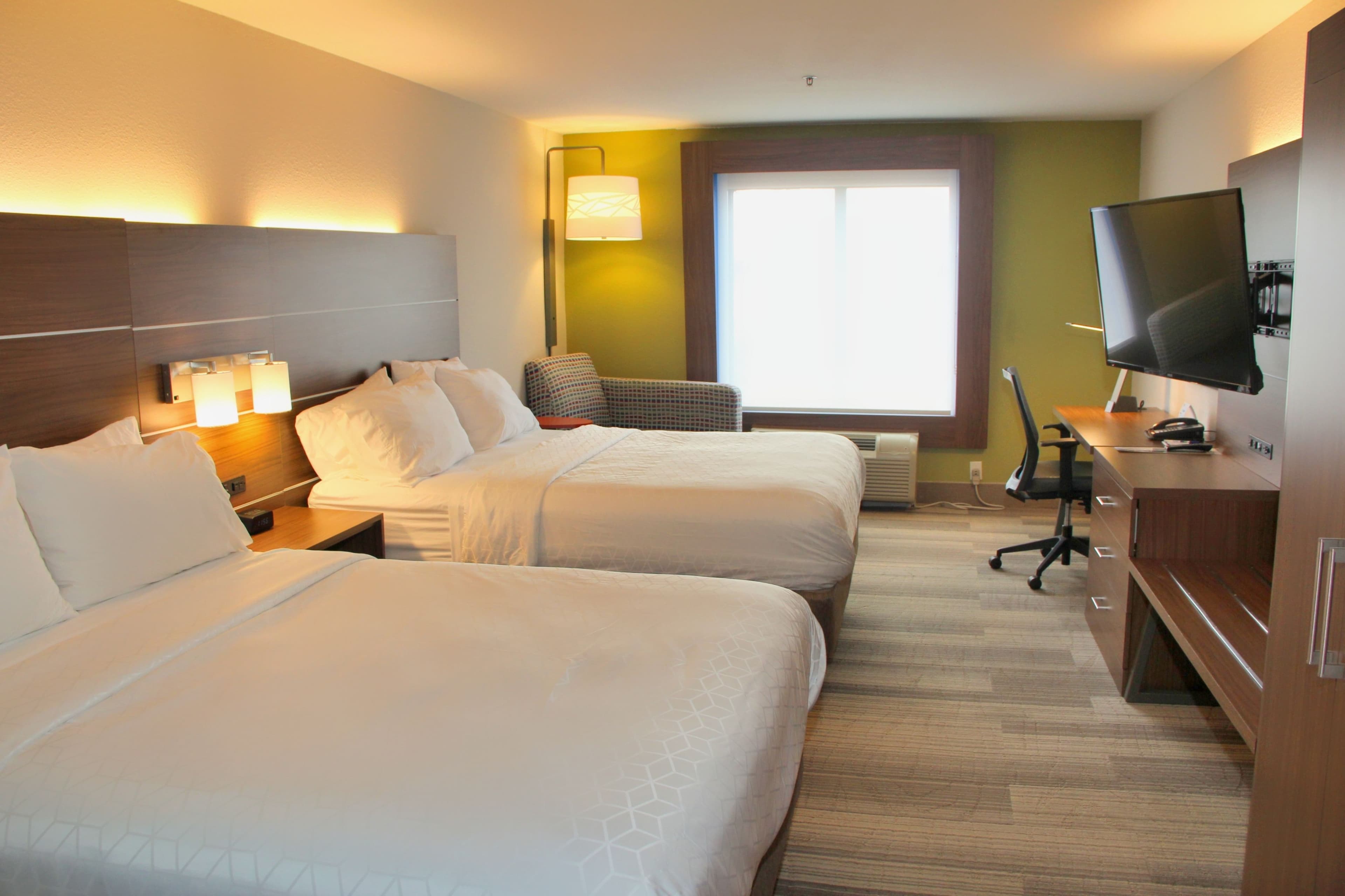 Holiday Inn Express & Suites Douglas — 16