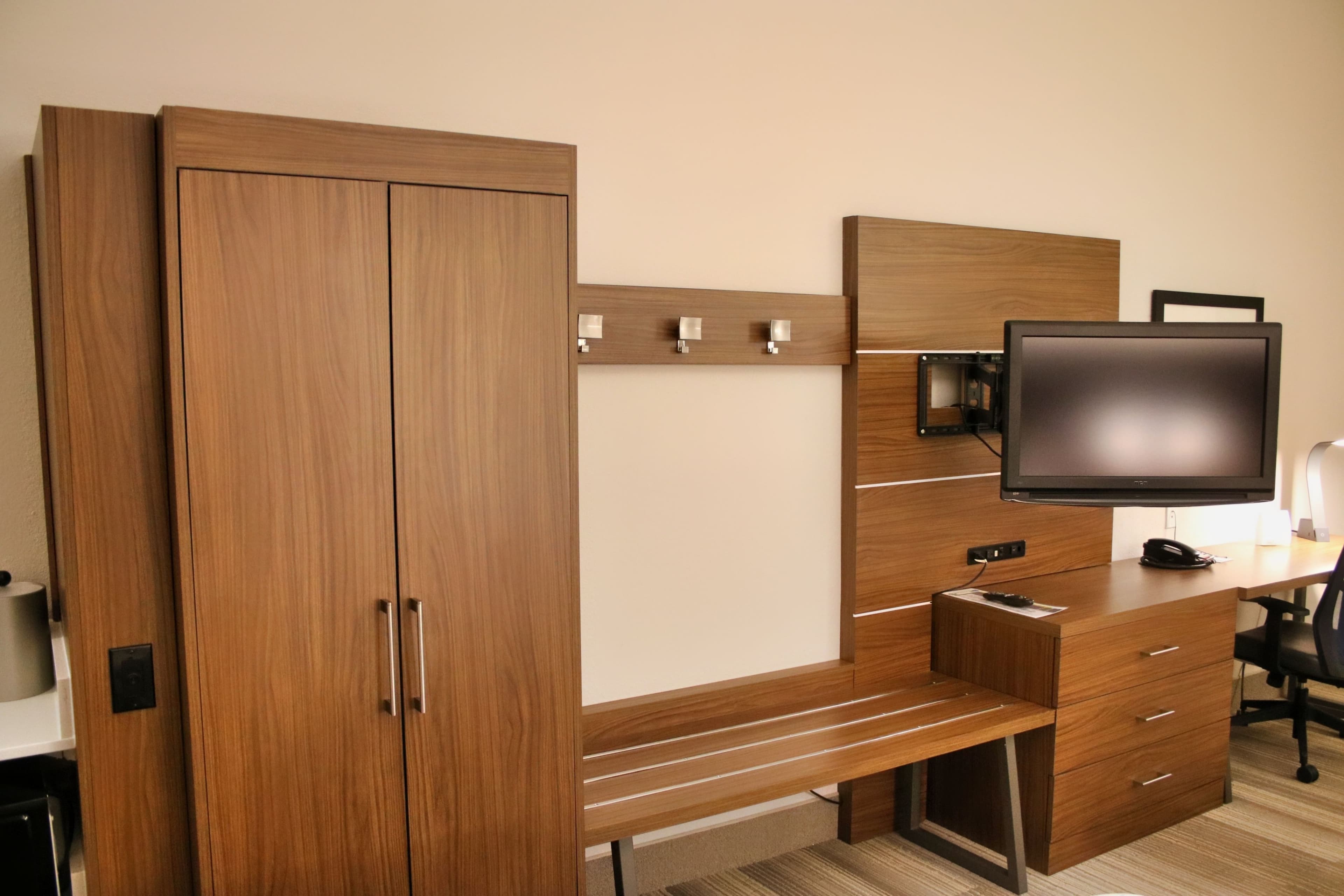 Holiday Inn Express & Suites Douglas — 7