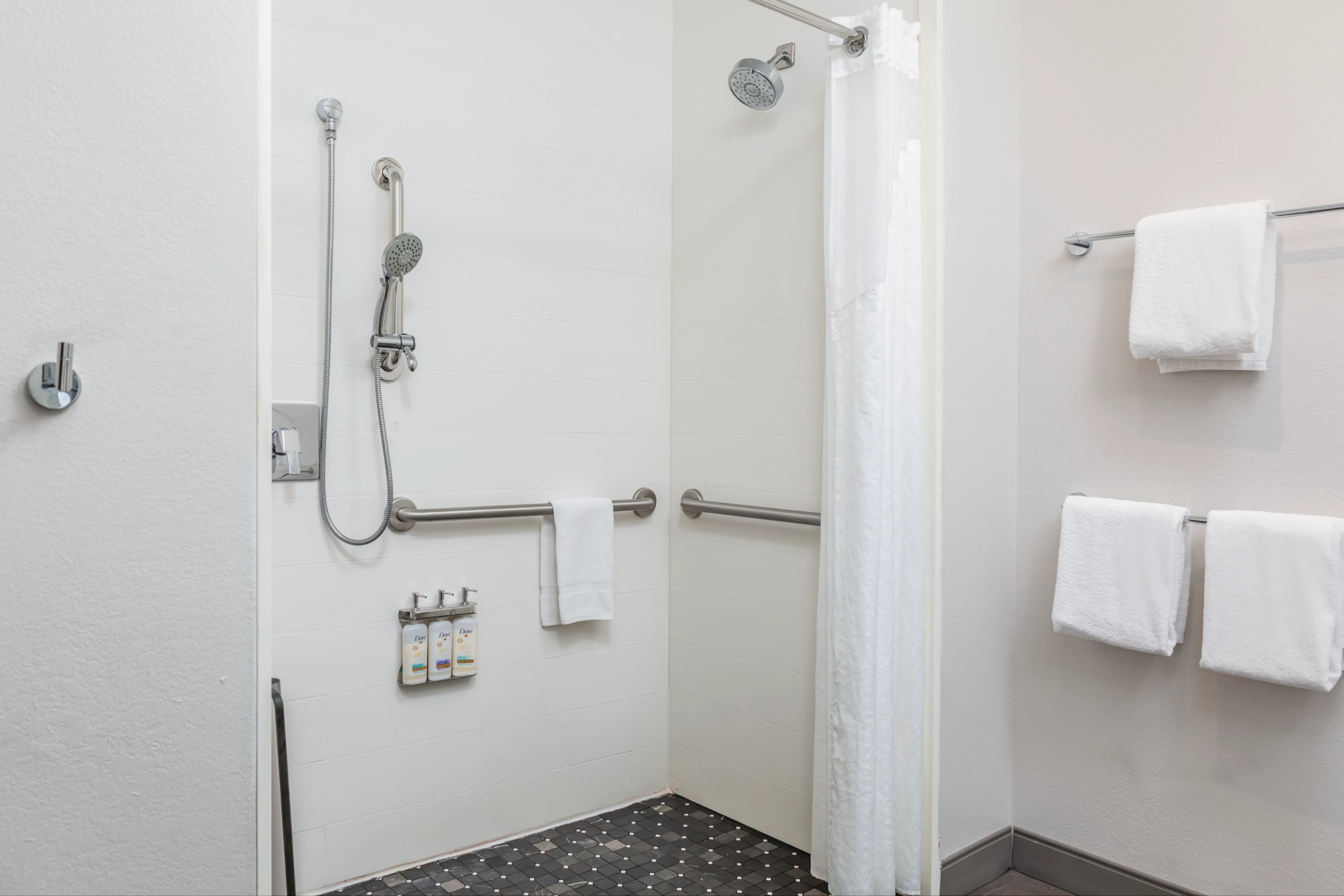 Holiday Inn Express & Suites Dry Ridge — 8