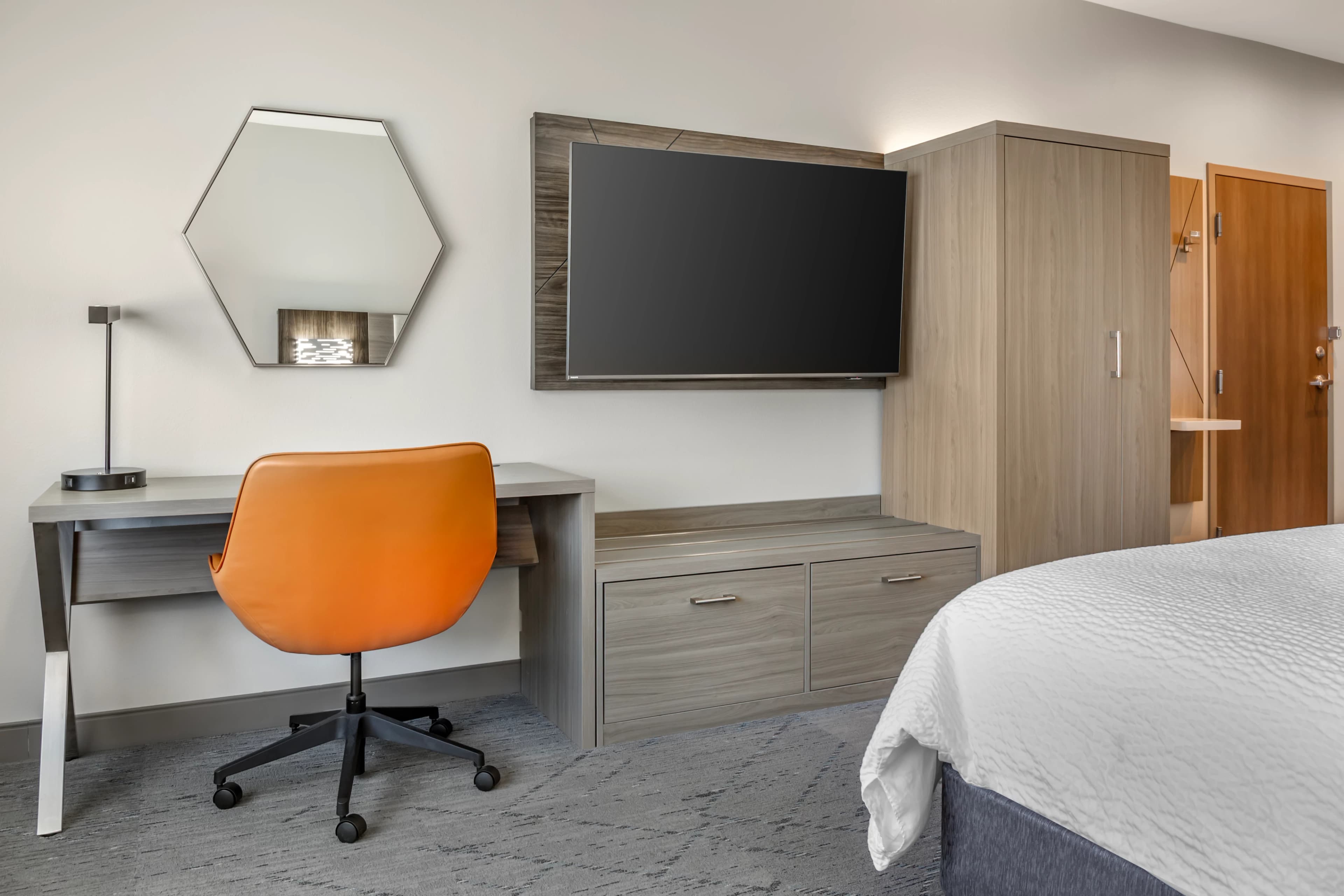 Holiday Inn Express & Suites Dry Ridge — 11