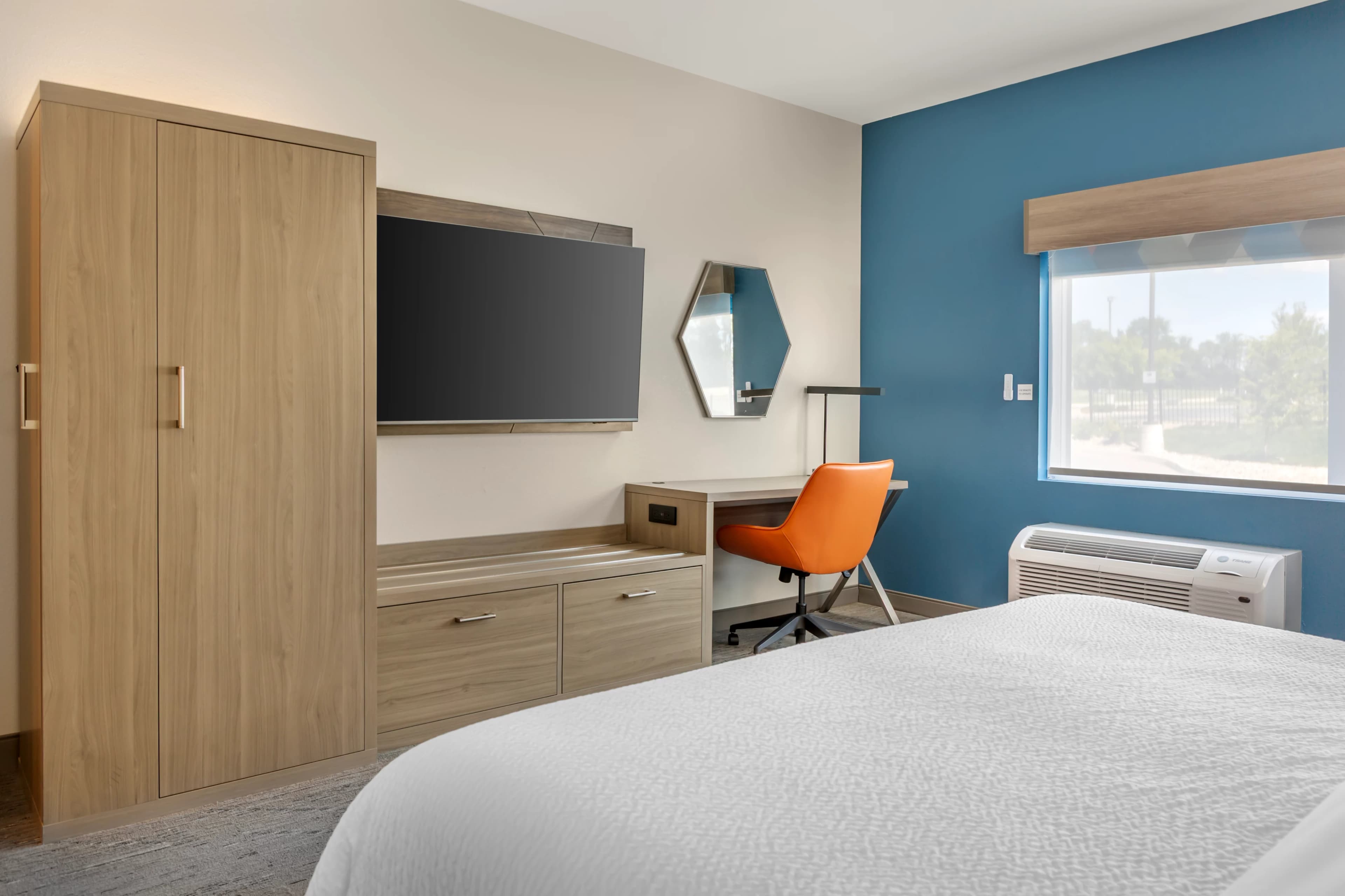 Holiday Inn Express & Suites Dry Ridge — 9