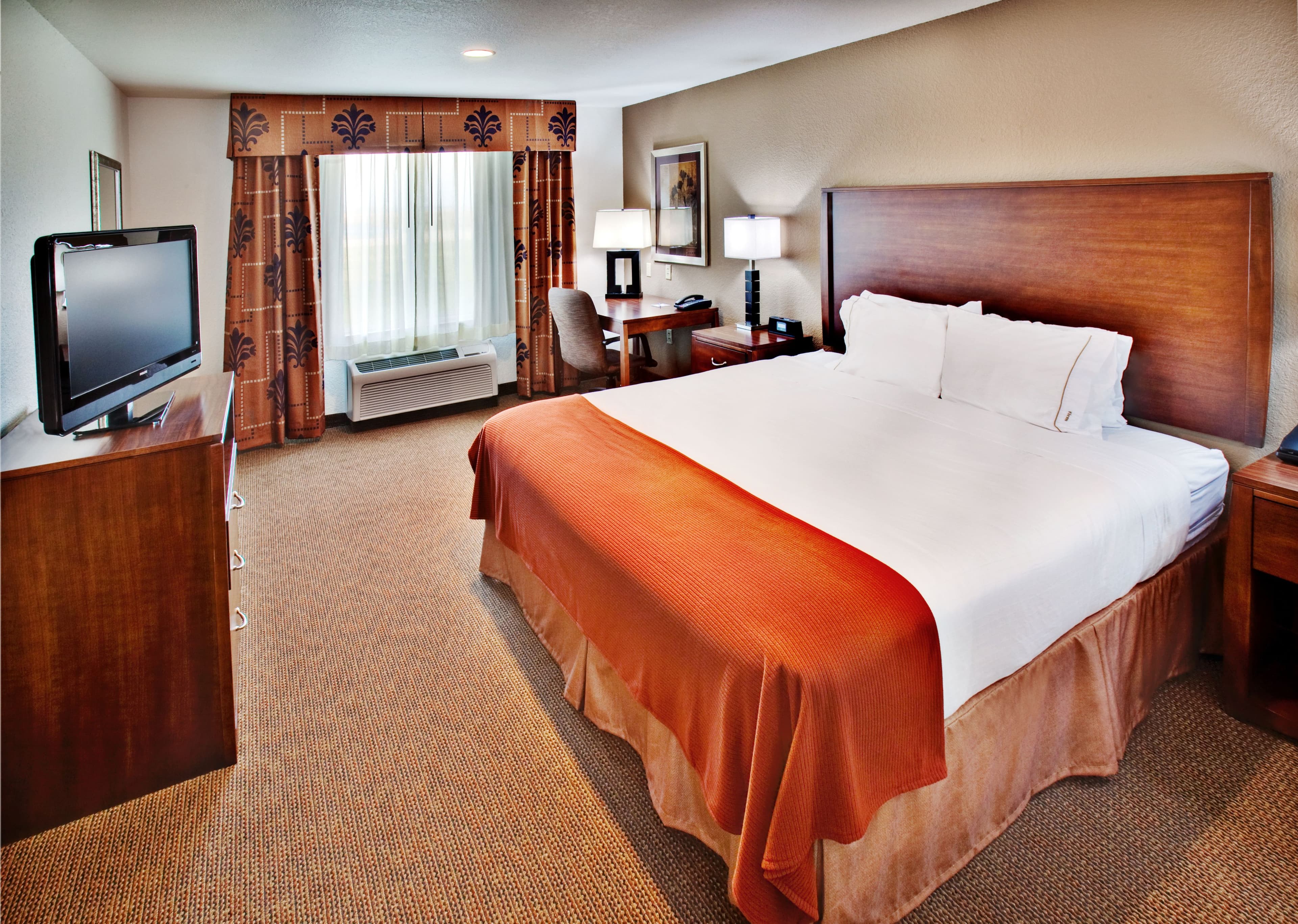 Holiday Inn Express & Suites Dubuque-West - Image 4