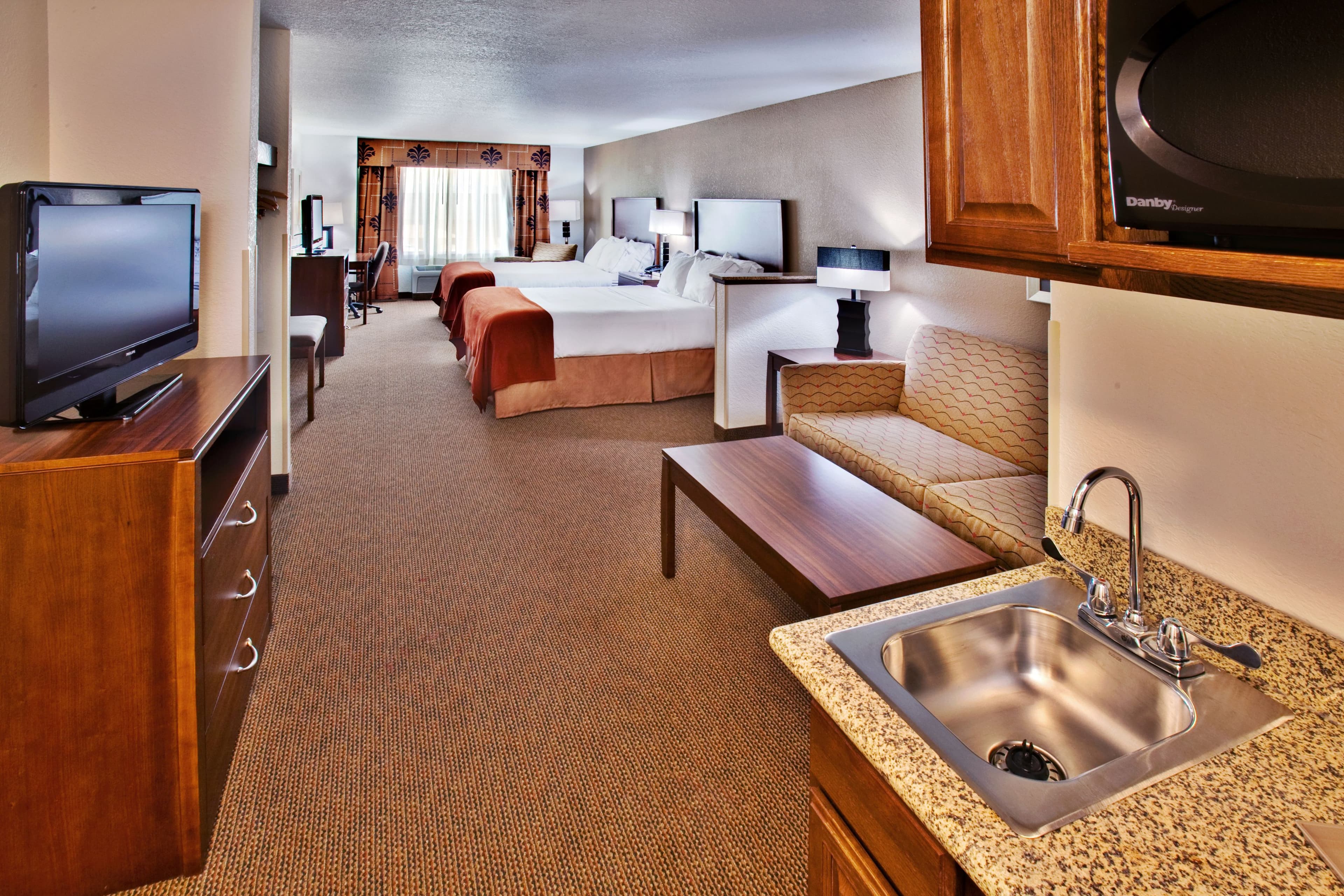Holiday Inn Express & Suites Dubuque-West — 6