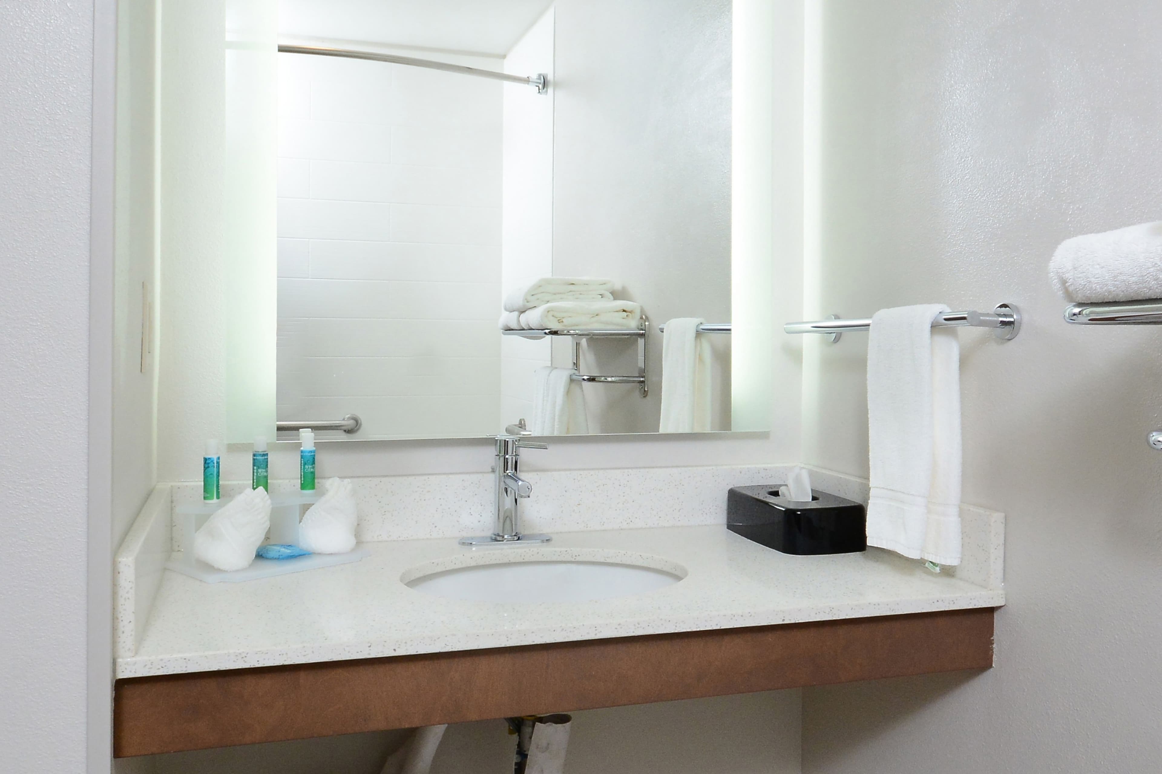 Holiday Inn Express & Suites Raleigh Durham Airport at RTP — 14
