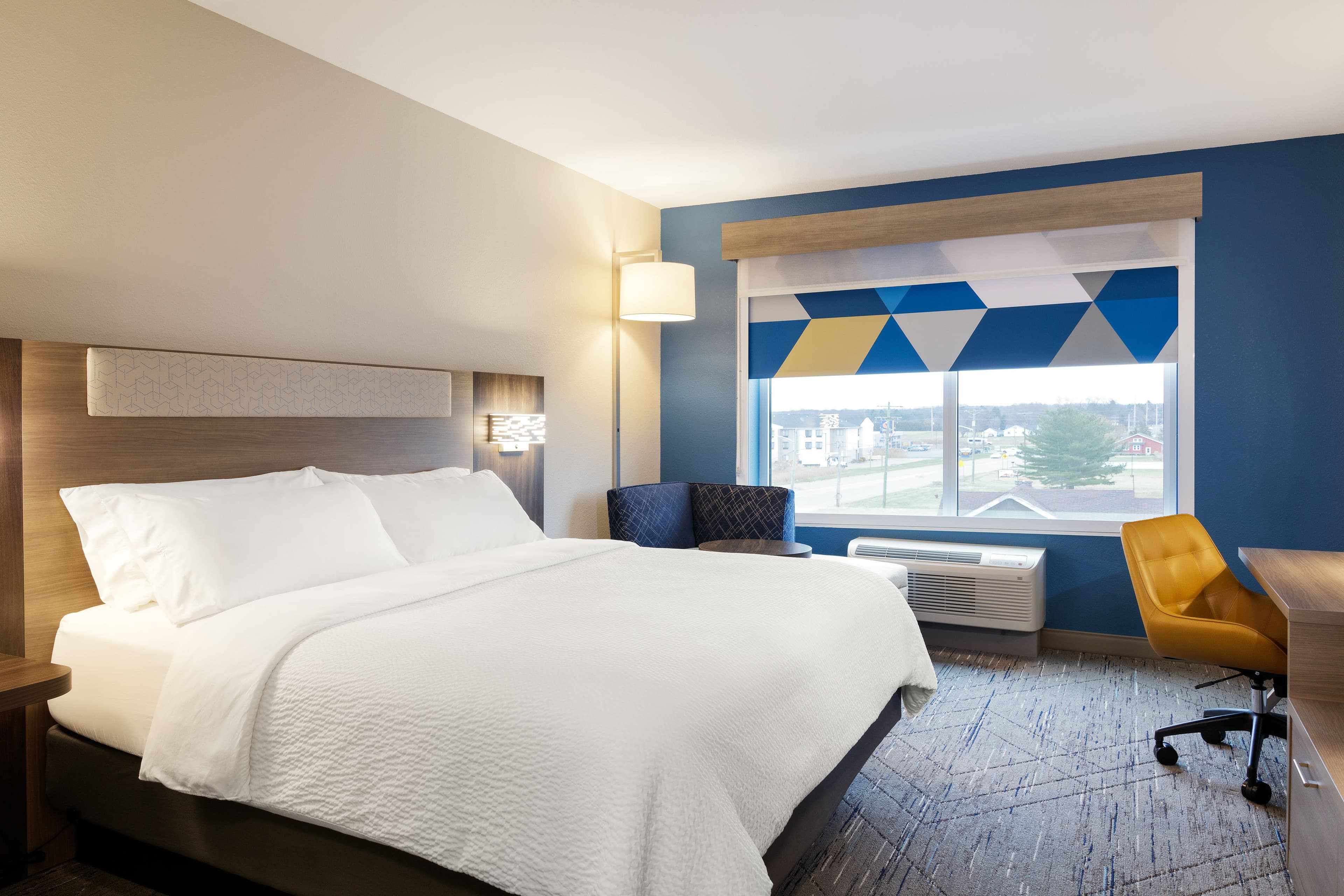 Holiday Inn Express & Suites Dyersburg - Image 5