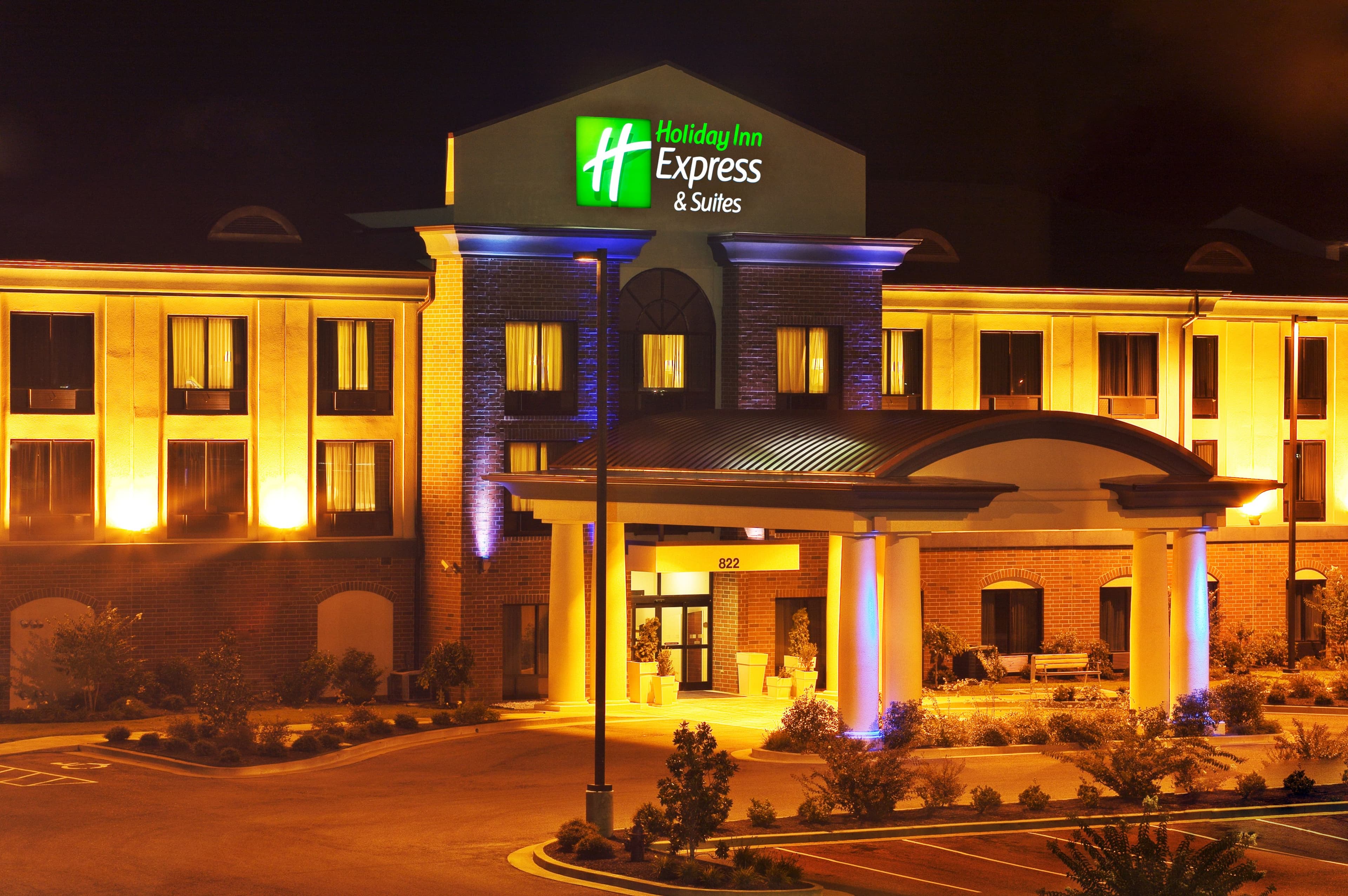 Holiday Inn Express & Suites Dyersburg - Image 1