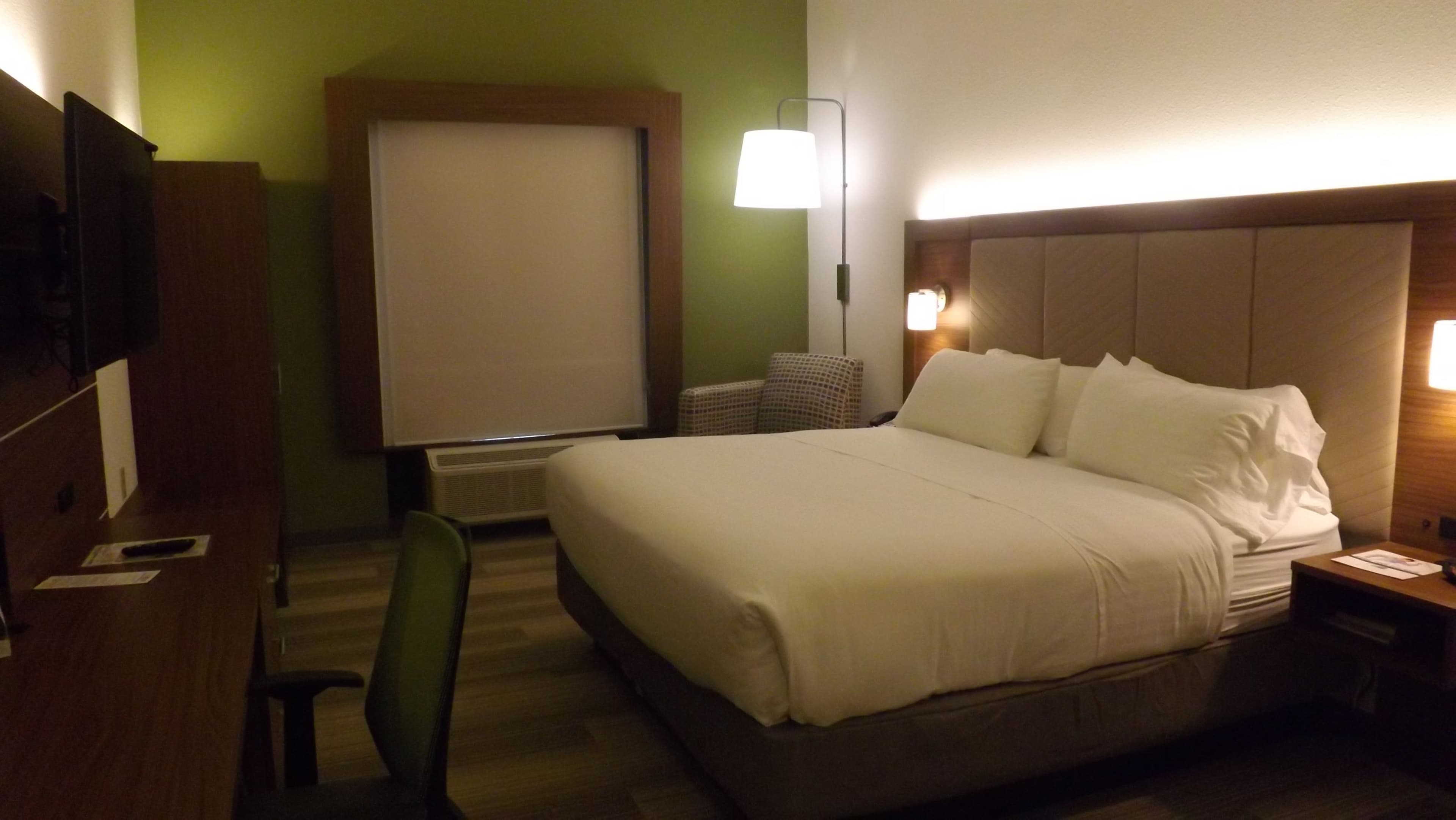 Holiday Inn Express & Suites Dyersburg - Image 2