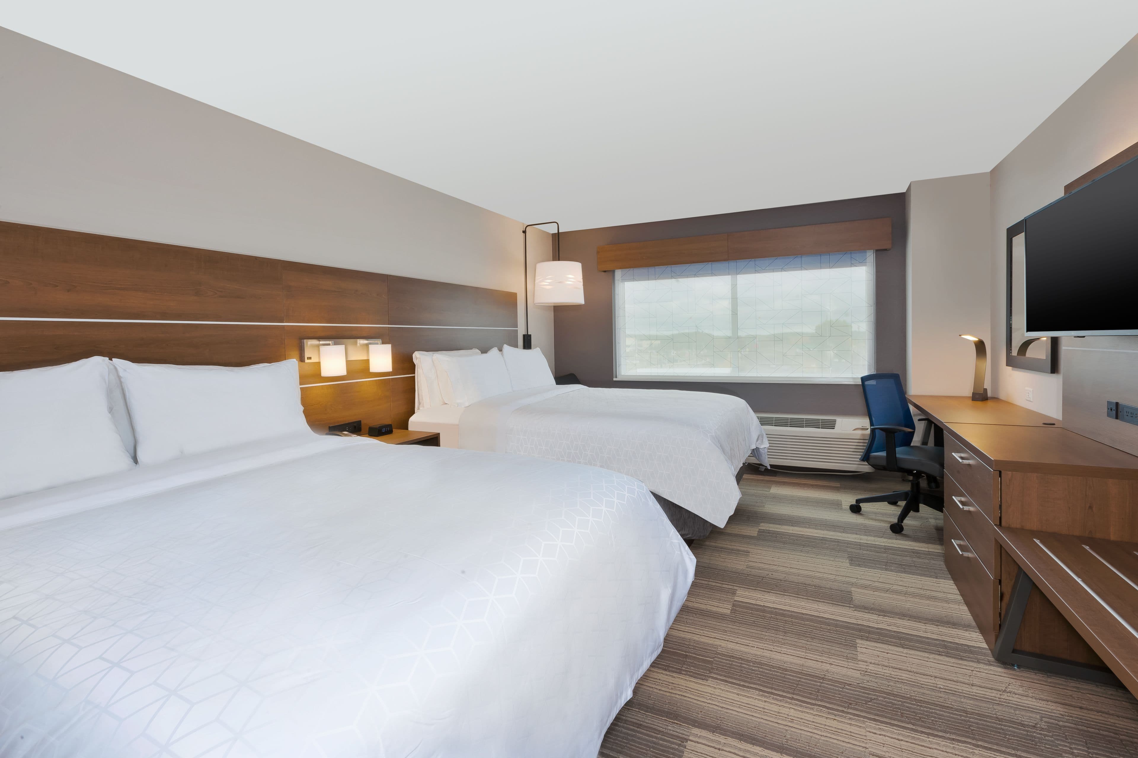 Holiday Inn Express & Suites Eau Claire West I-94 — 16