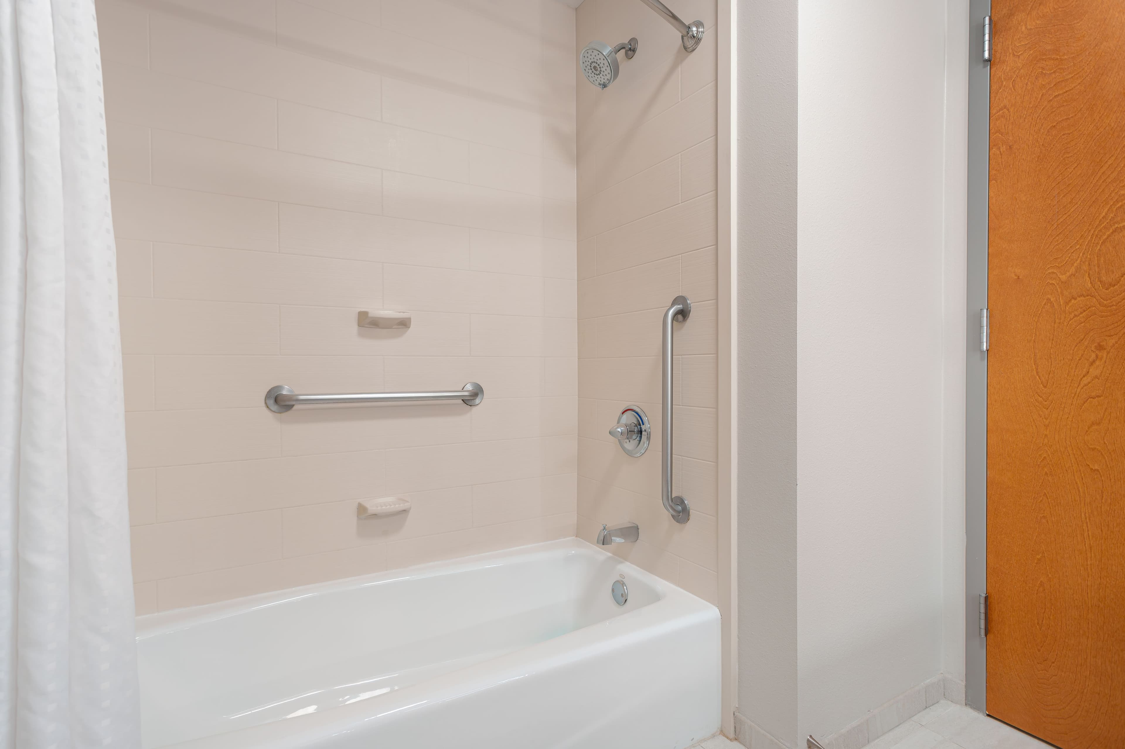 Holiday Inn Express & Suites Columbus Edinburgh — 8