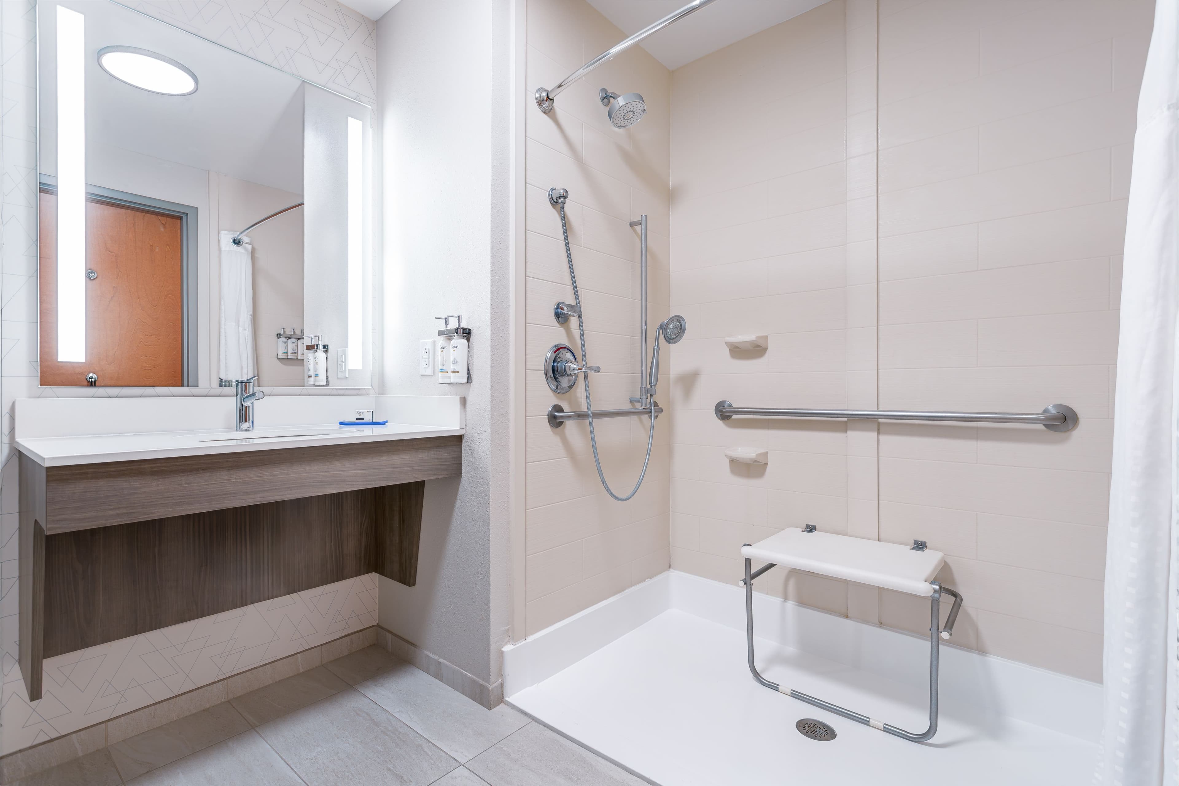 Holiday Inn Express & Suites Columbus Edinburgh — 19