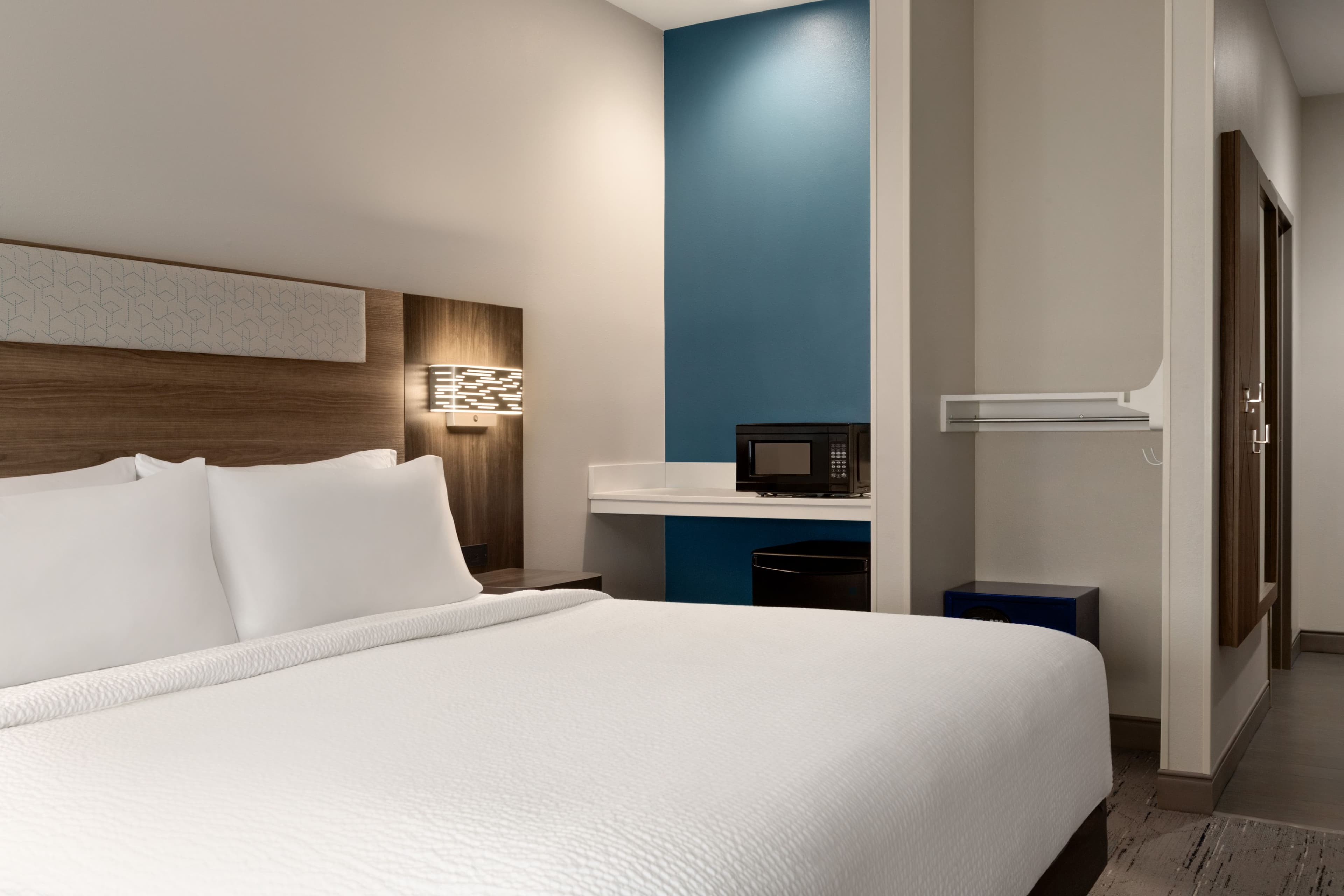 Holiday Inn Express & Suites Edmond — 8