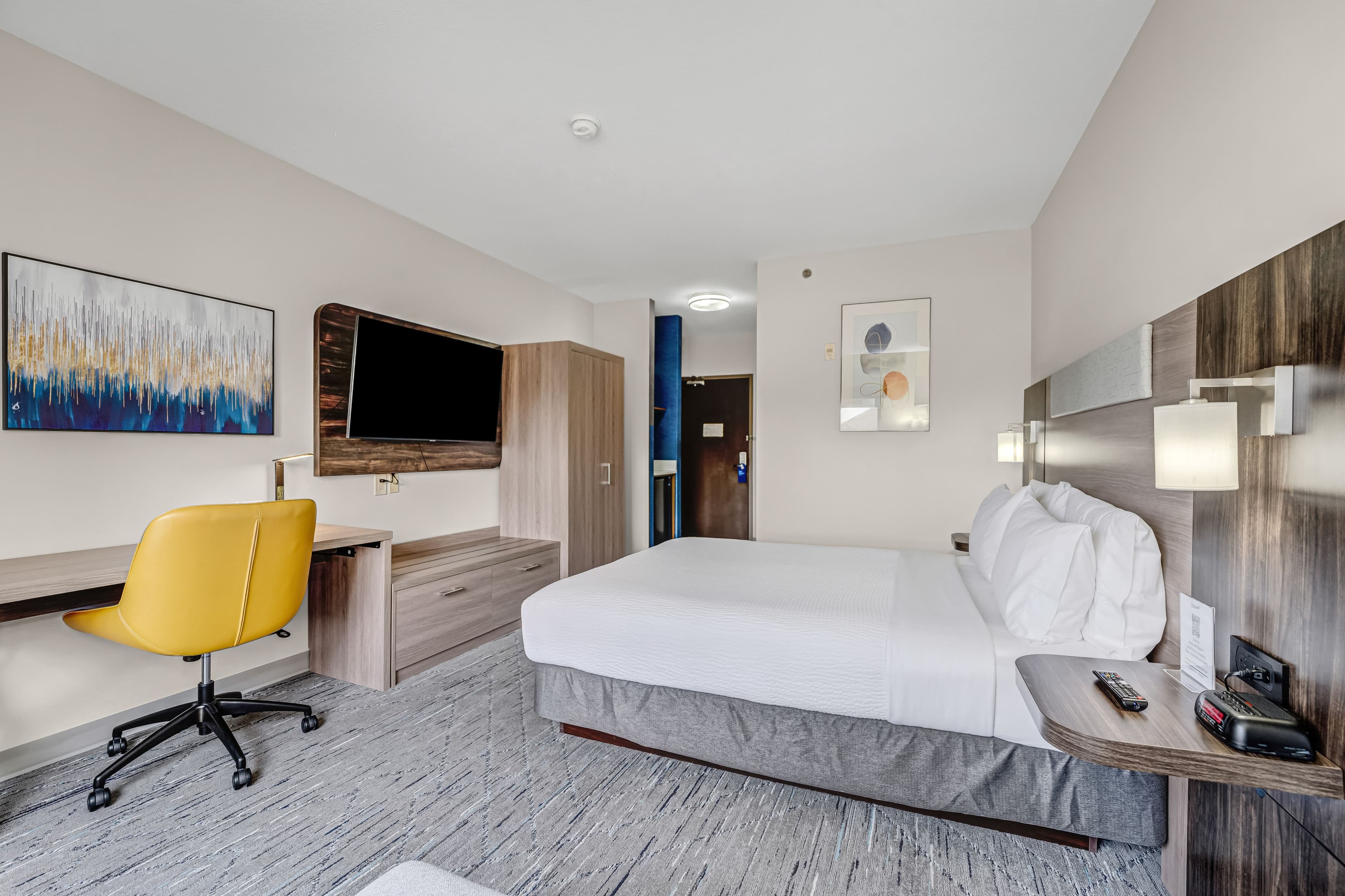 Holiday Inn Express & Suites Edmonton South - Image 5