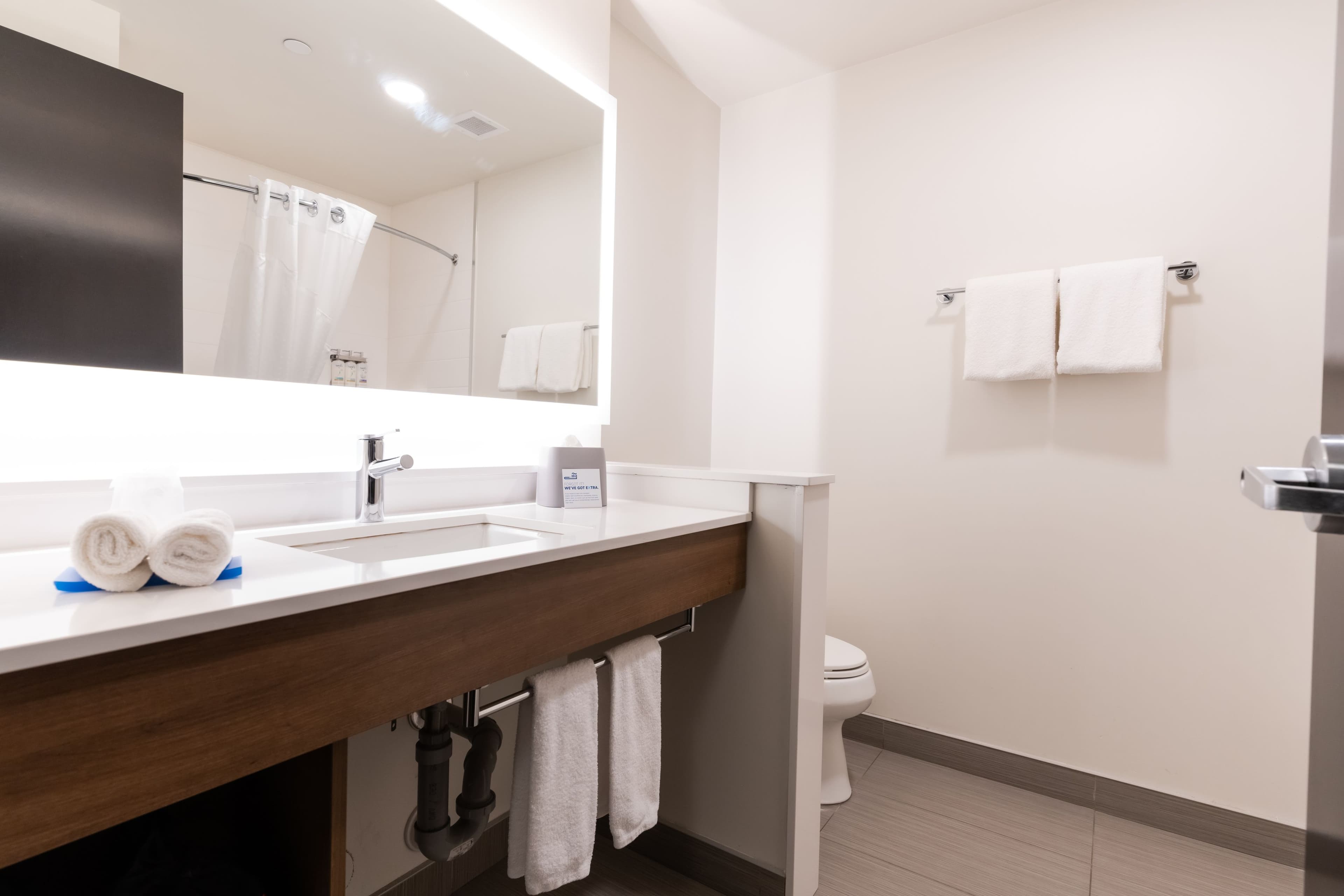 Holiday Inn Express & Suites Edmonton SW – Windermere - Image 3