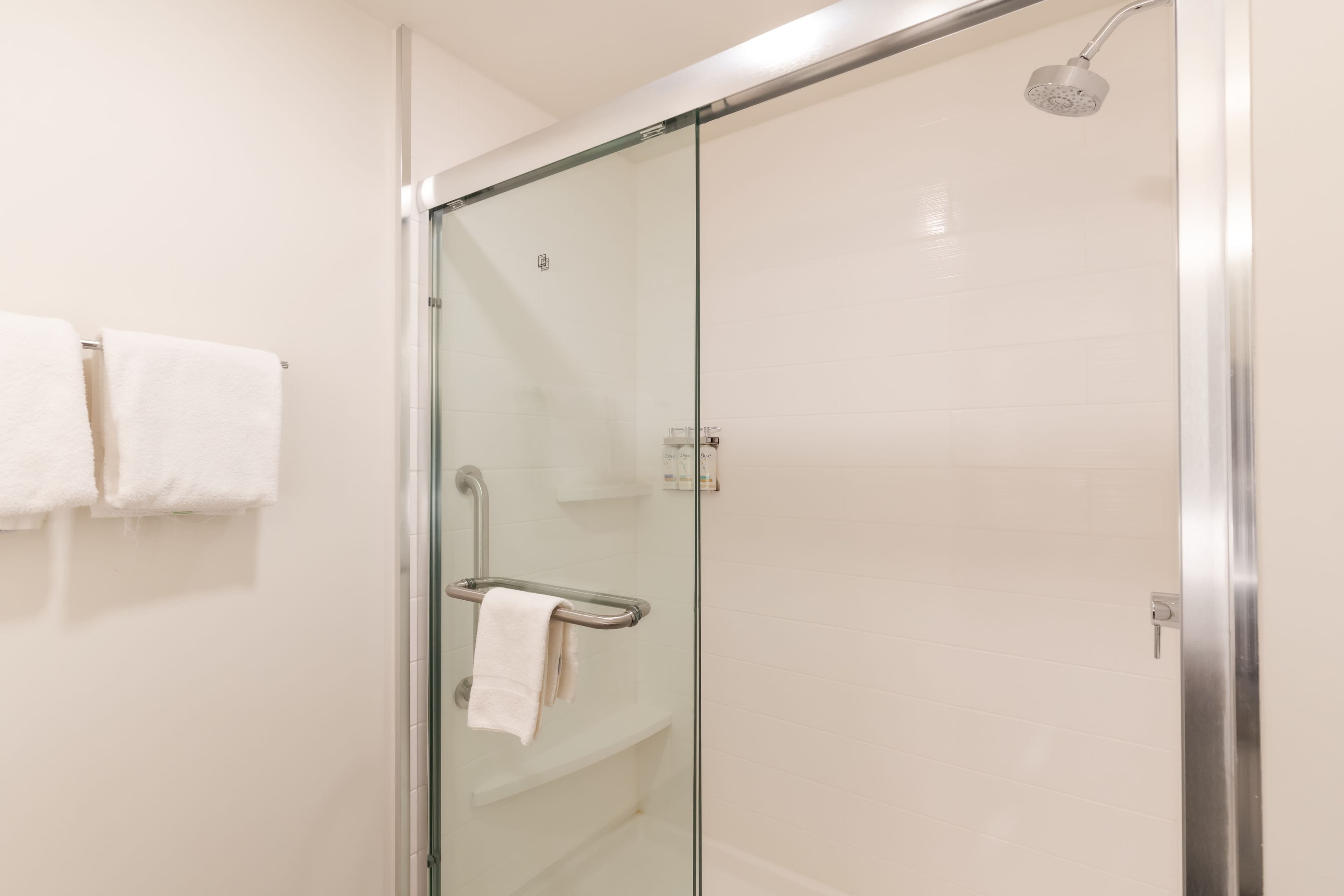 Holiday Inn Express & Suites Edmonton SW – Windermere — 11