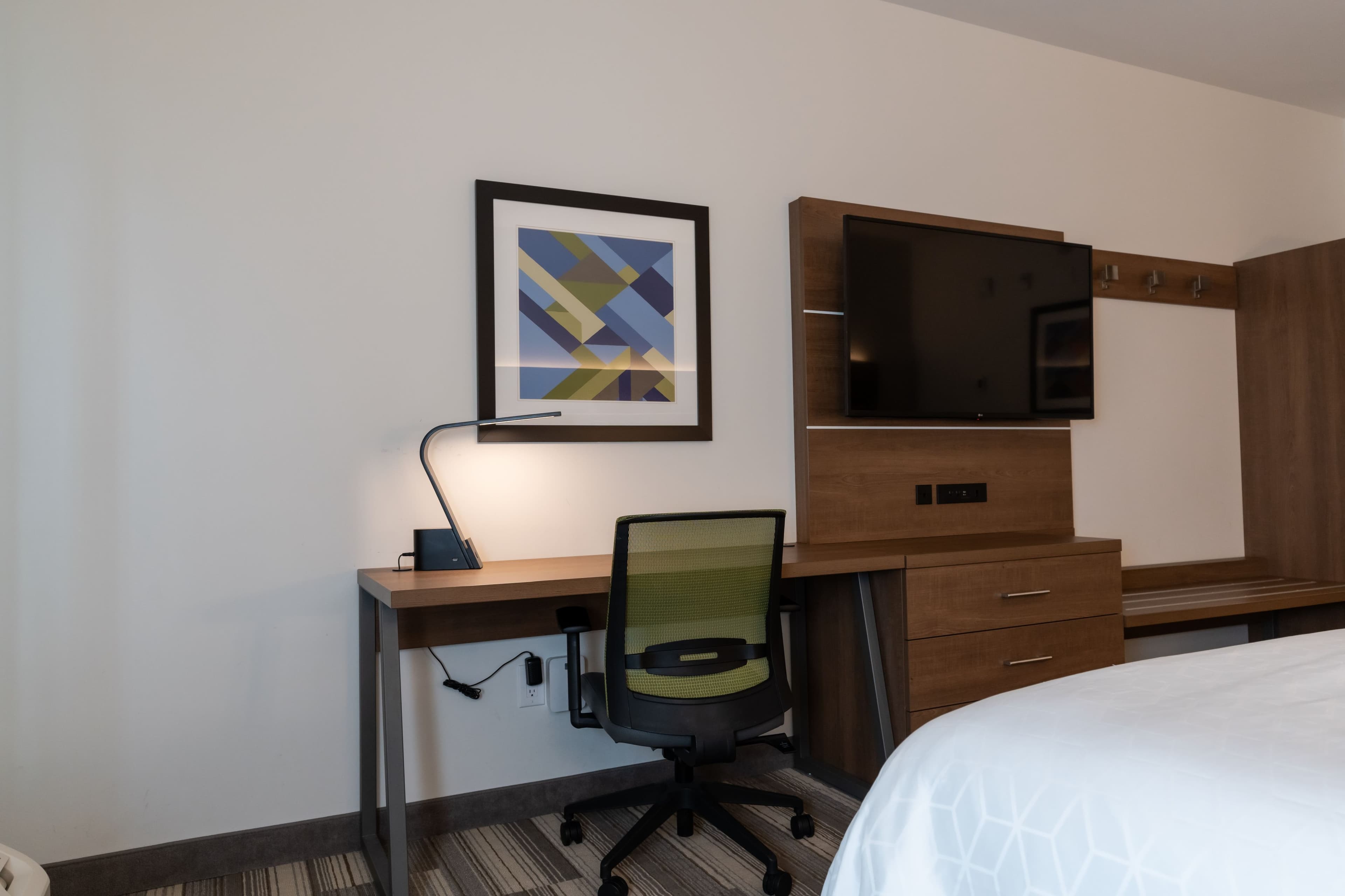 Holiday Inn Express & Suites Edmonton SW – Windermere — 13