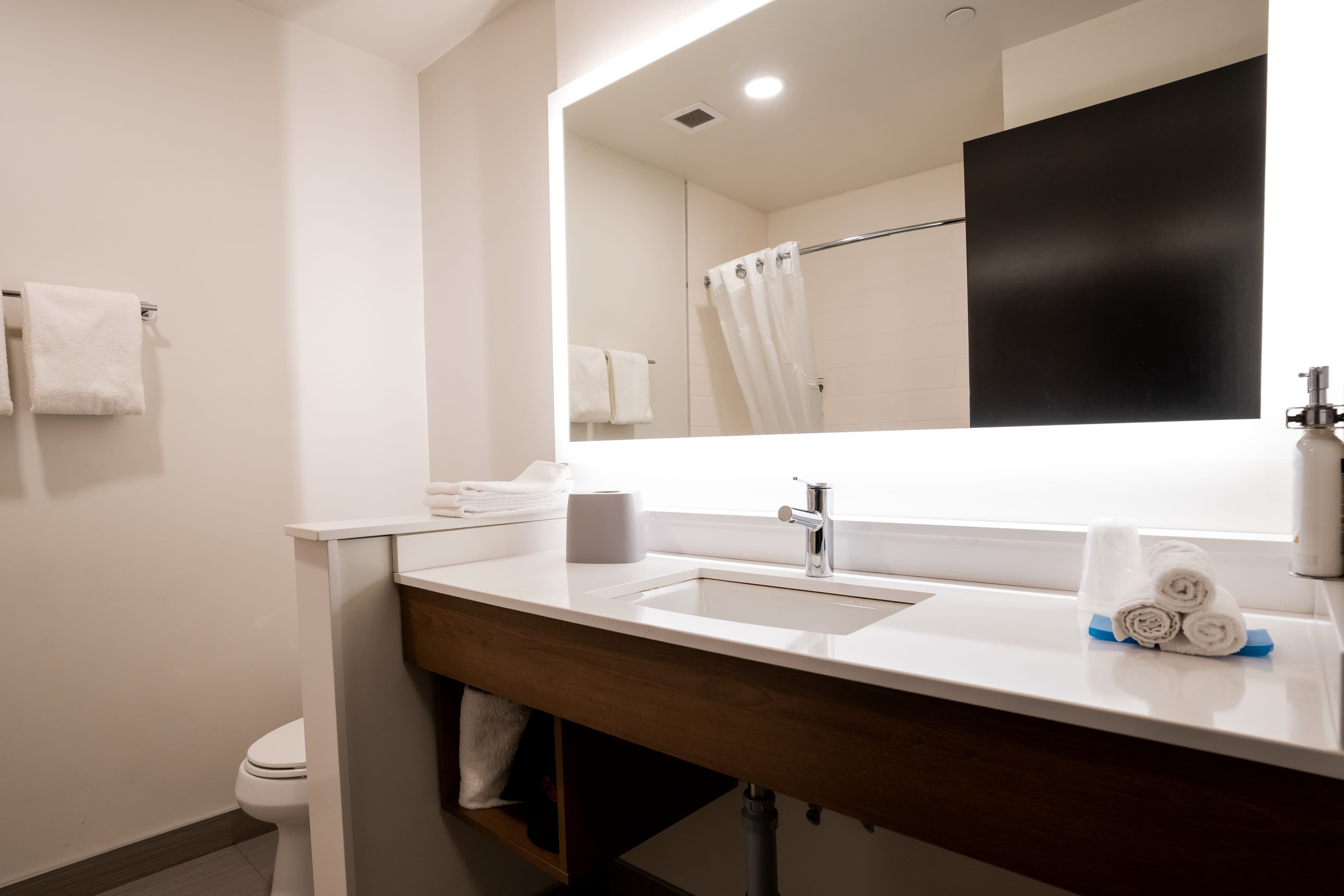 Holiday Inn Express & Suites Edmonton SW – Windermere — 15